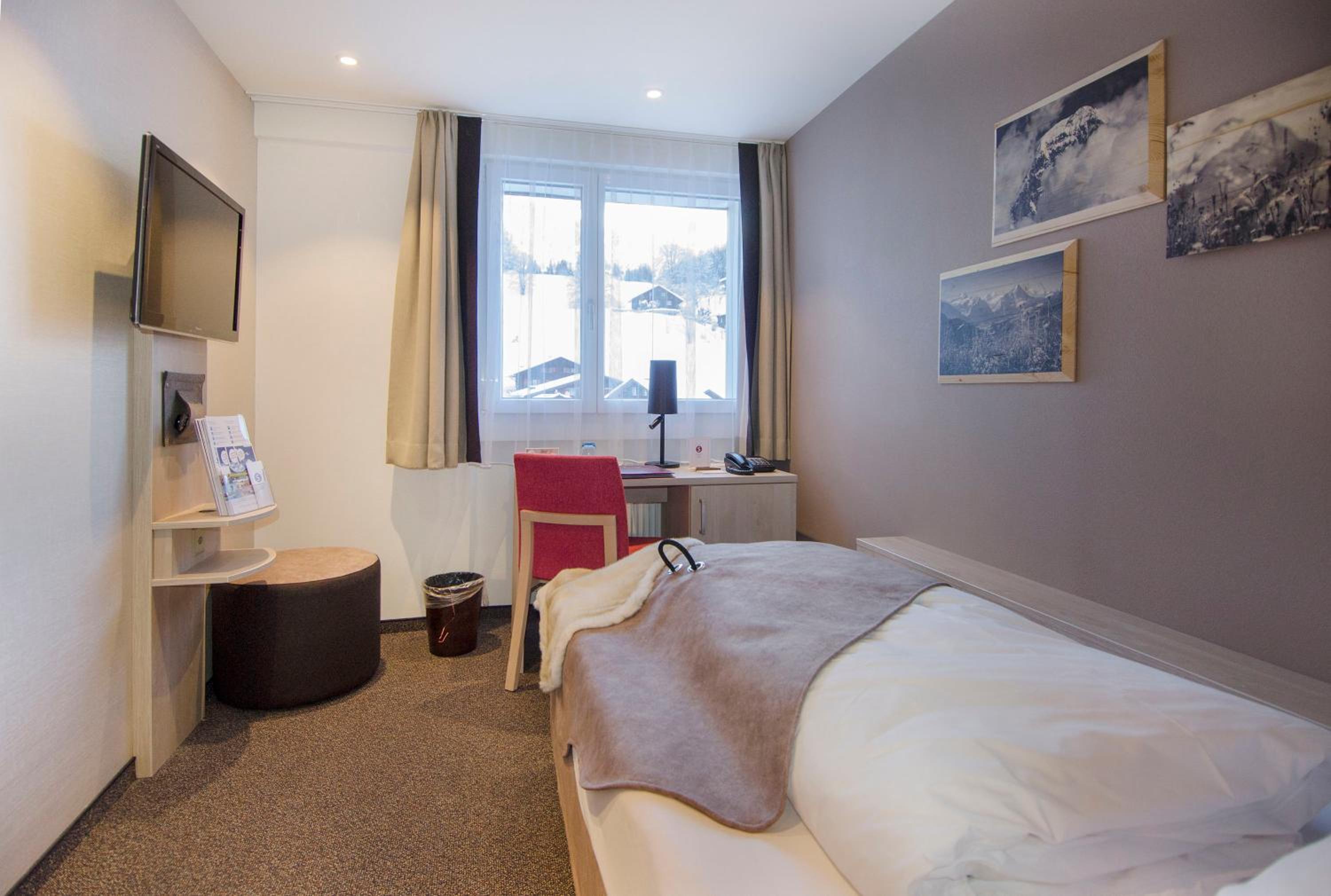 Modern Single Room - Photo 2