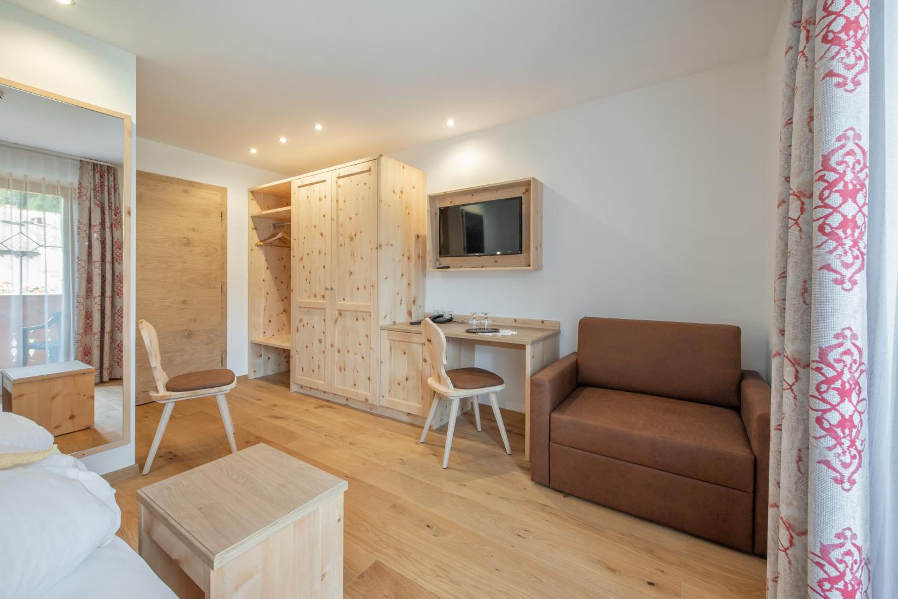 Junior Suite - Disability Access photo 3