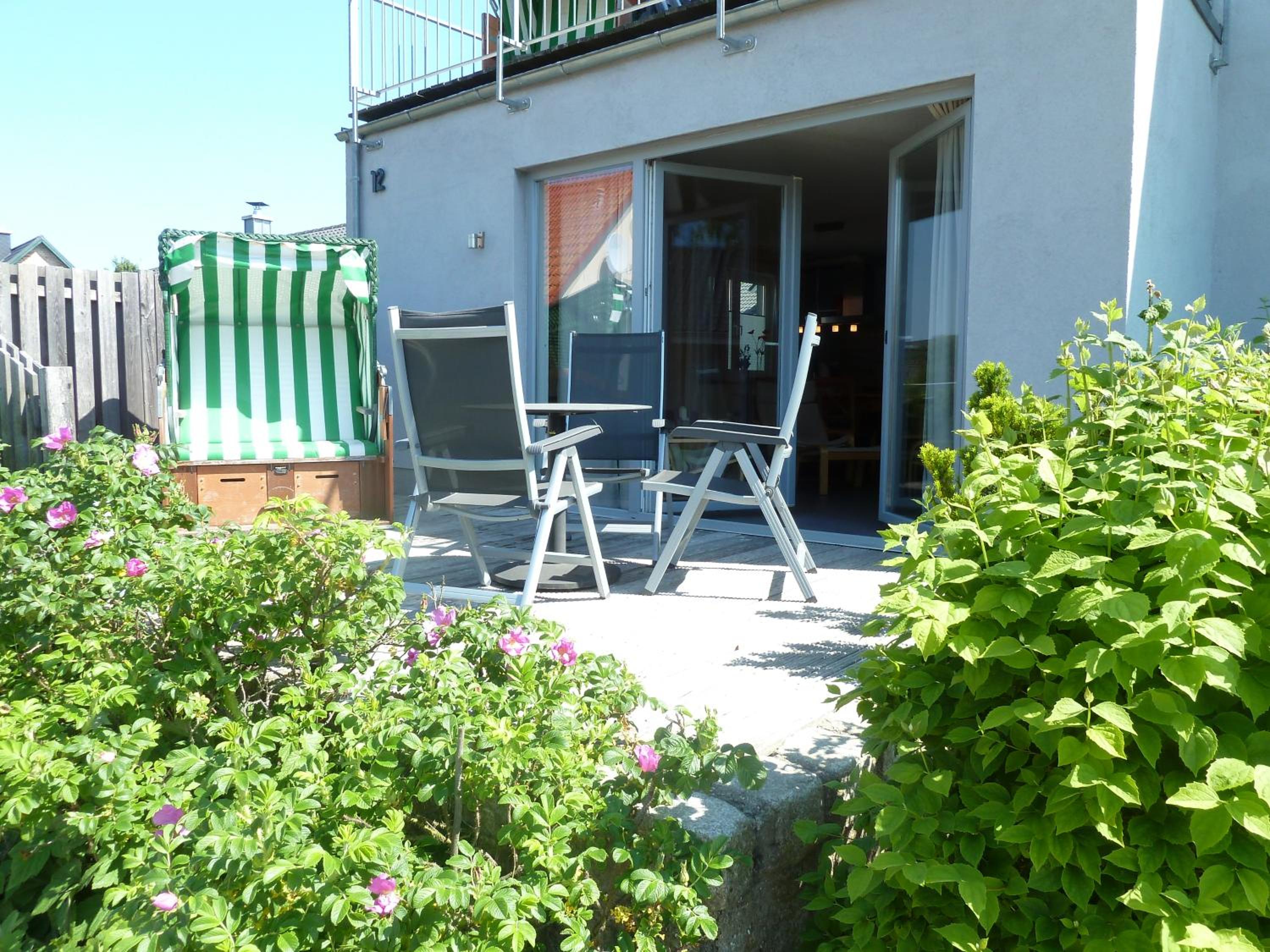 Apartment with Terrace photo 2