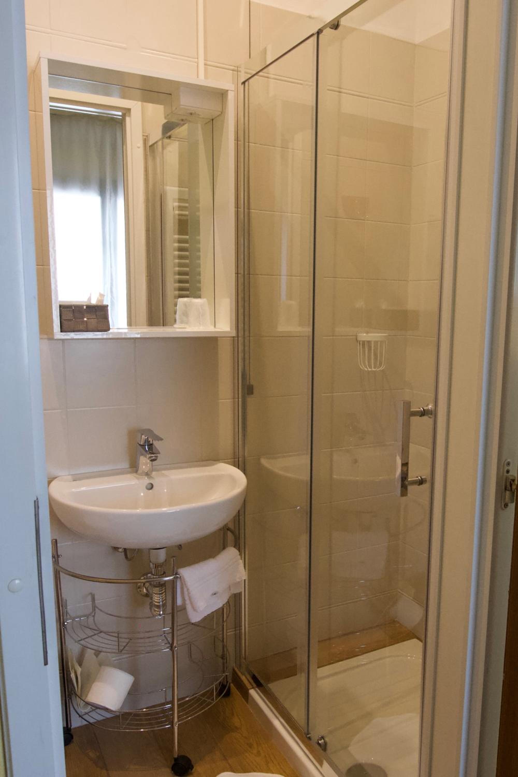 Classic Double Room - Photo 12