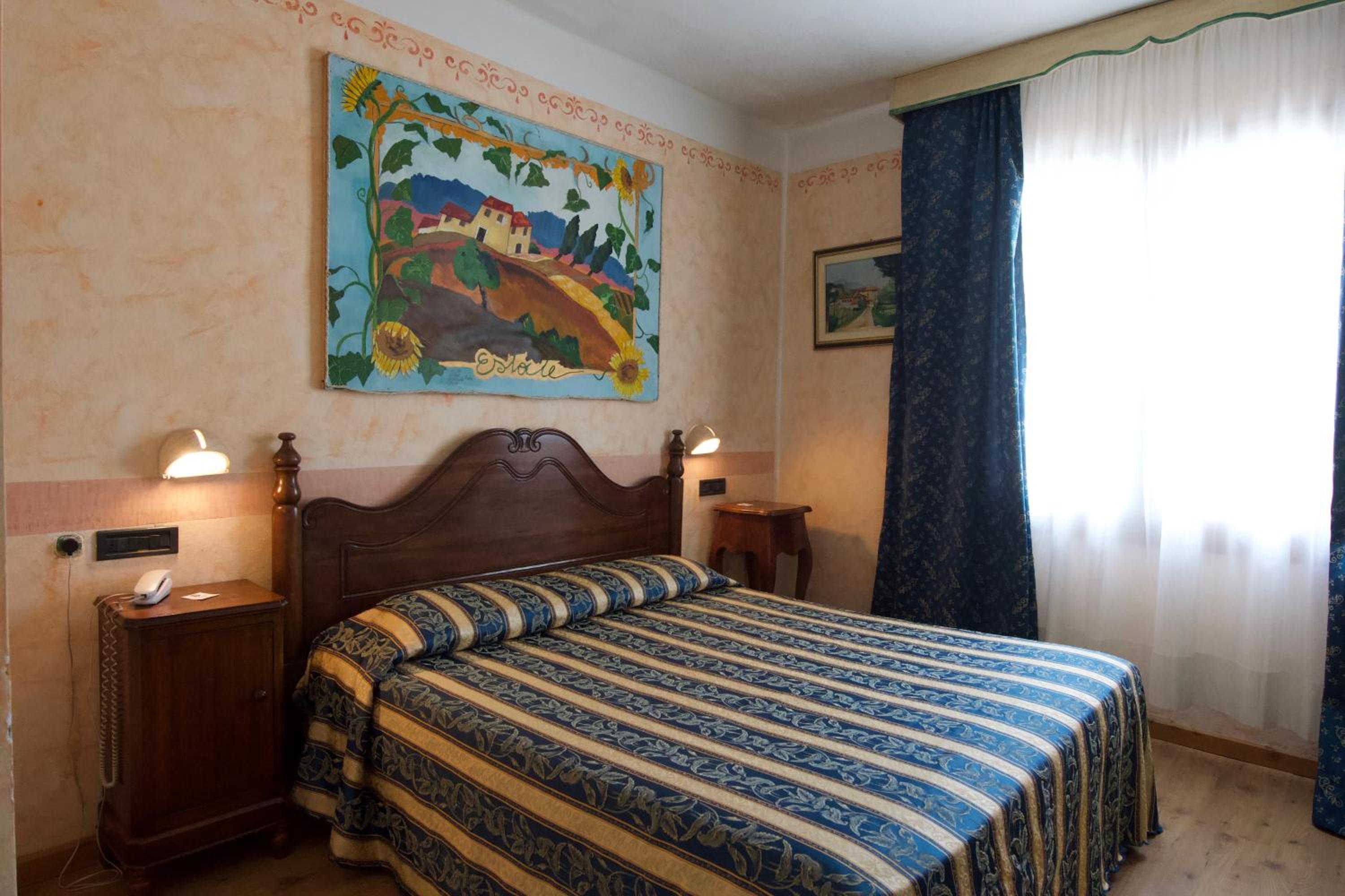 Classic Double Room - Photo 10