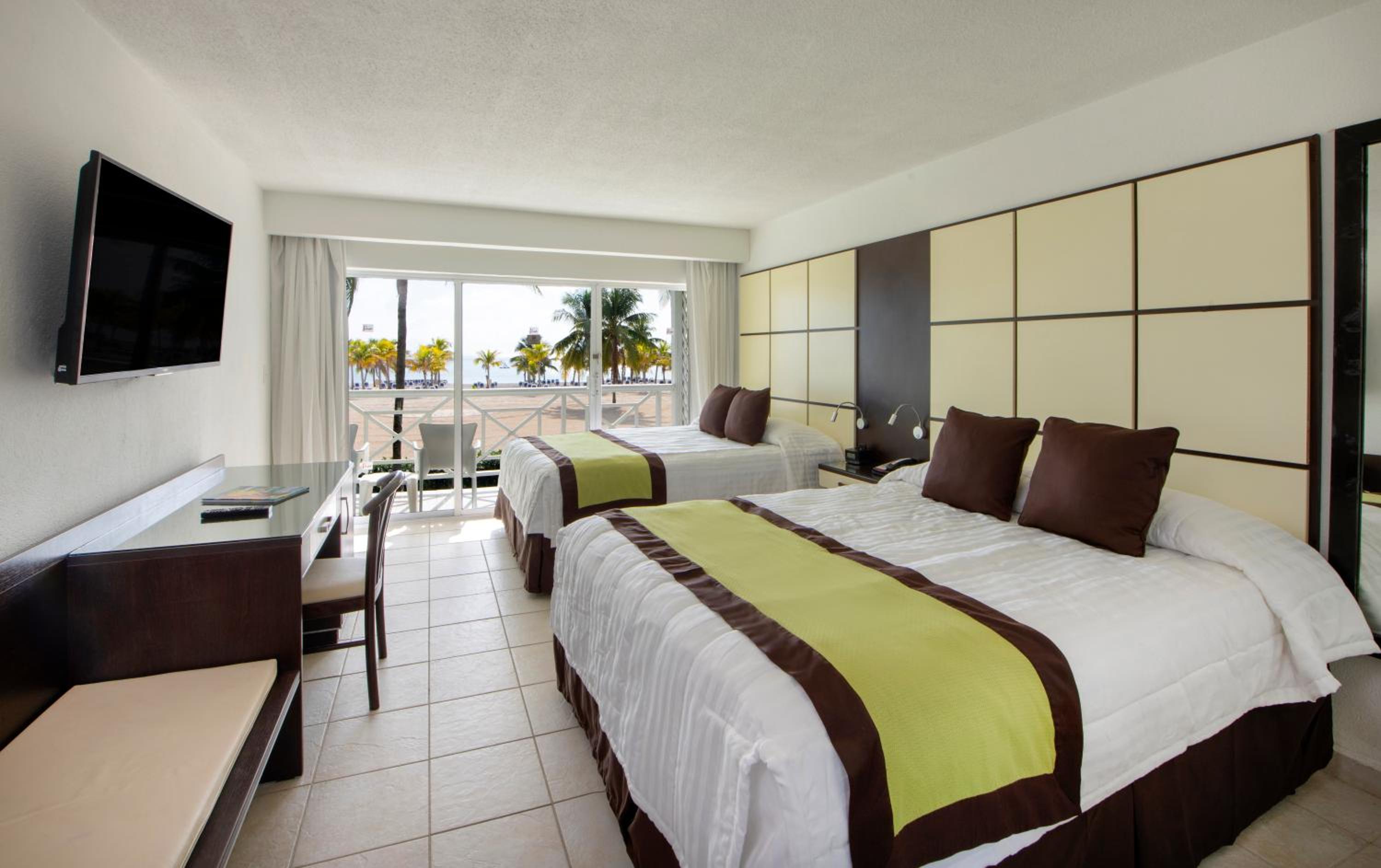 Superior Queen Room with Ocean View and Two Queen Beds, Non-Smoking - Photo 2