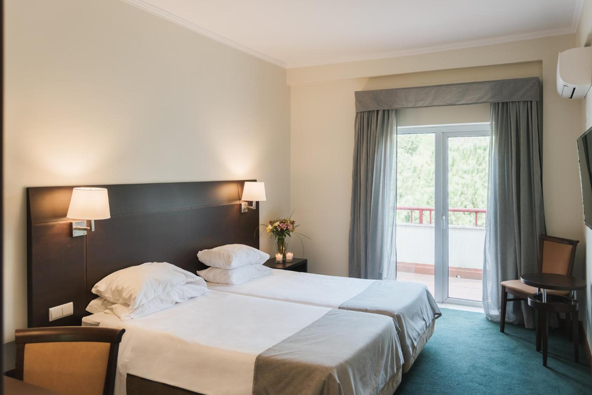 Superior Twin Room with Balcony - Photo 3