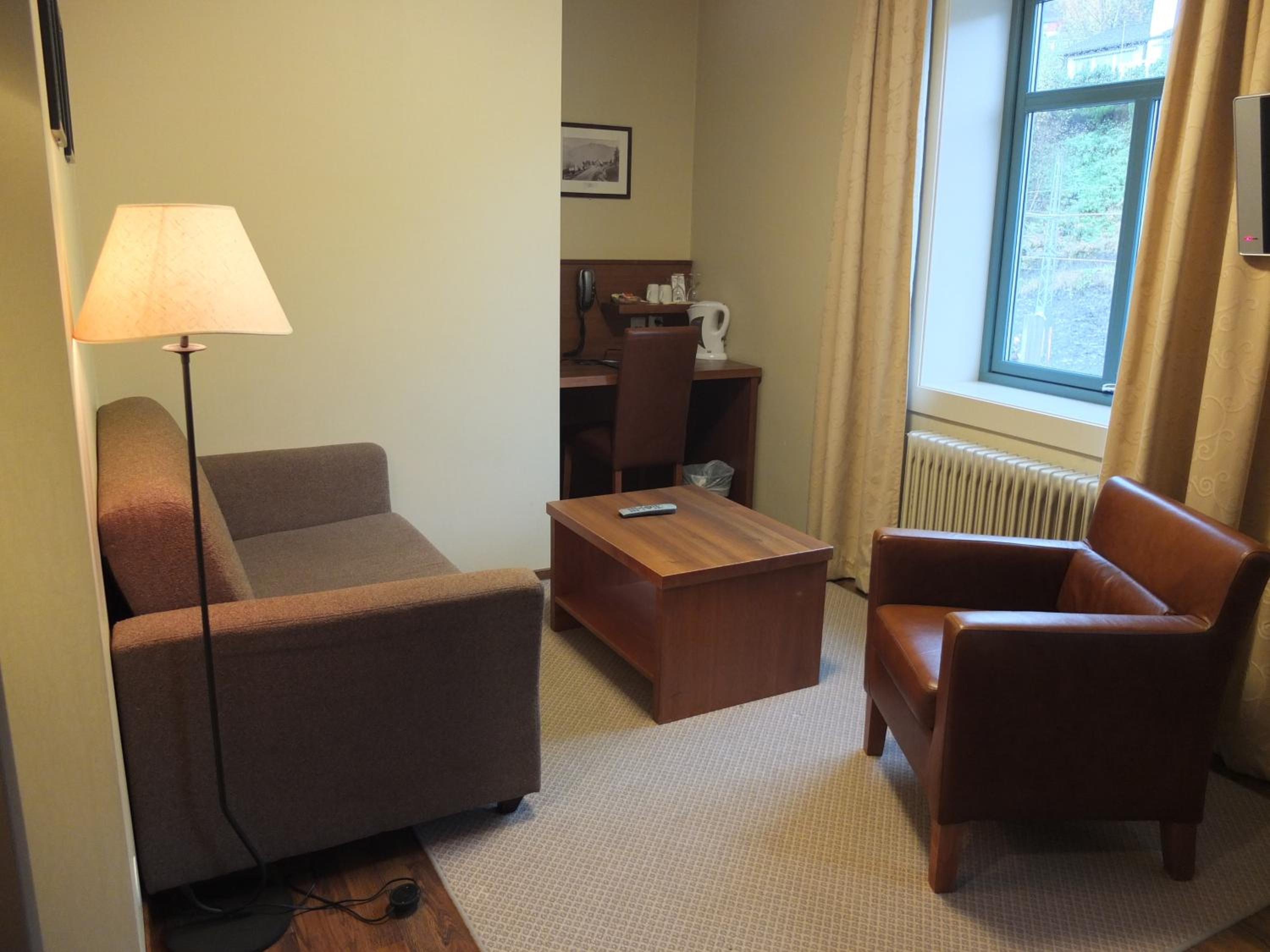 Standard Double Room with railway view photo 2