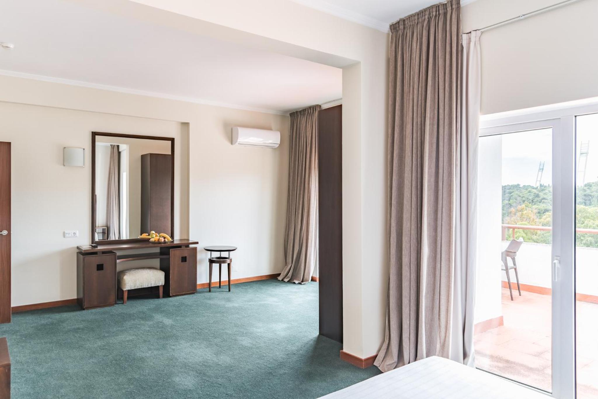 Suite - Photo 5
