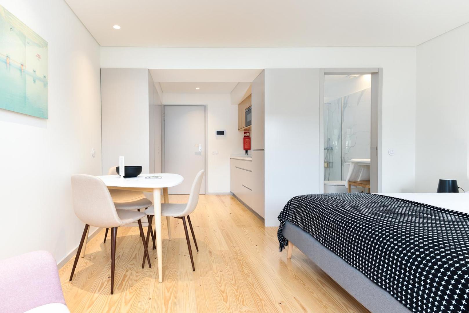 Studio Apartment - Photo 1