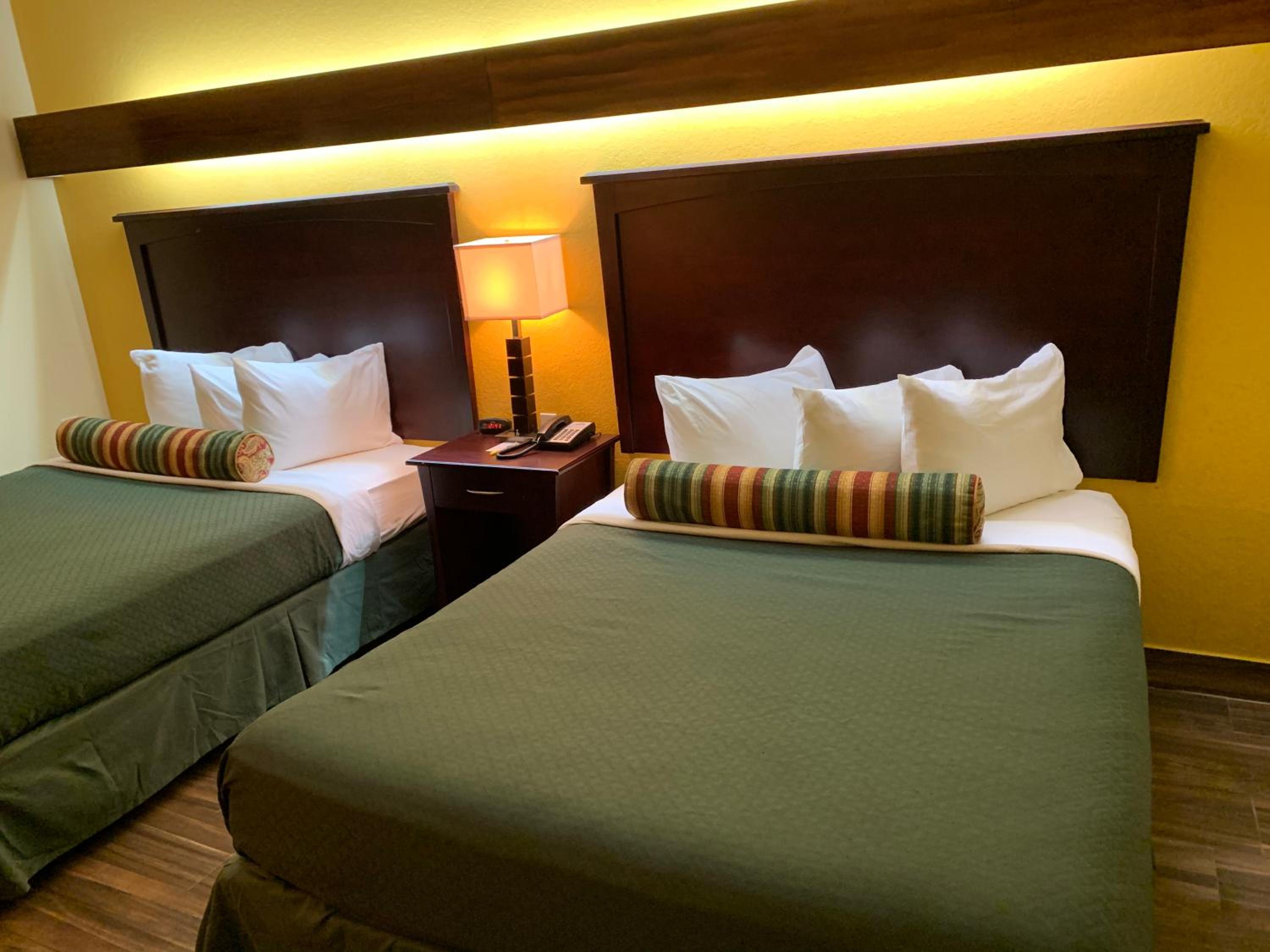 Queen Room - Non-Smoking - Photo 3