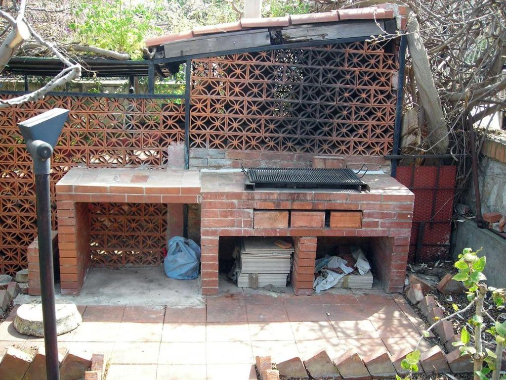 Five-Bedroom House photo 2