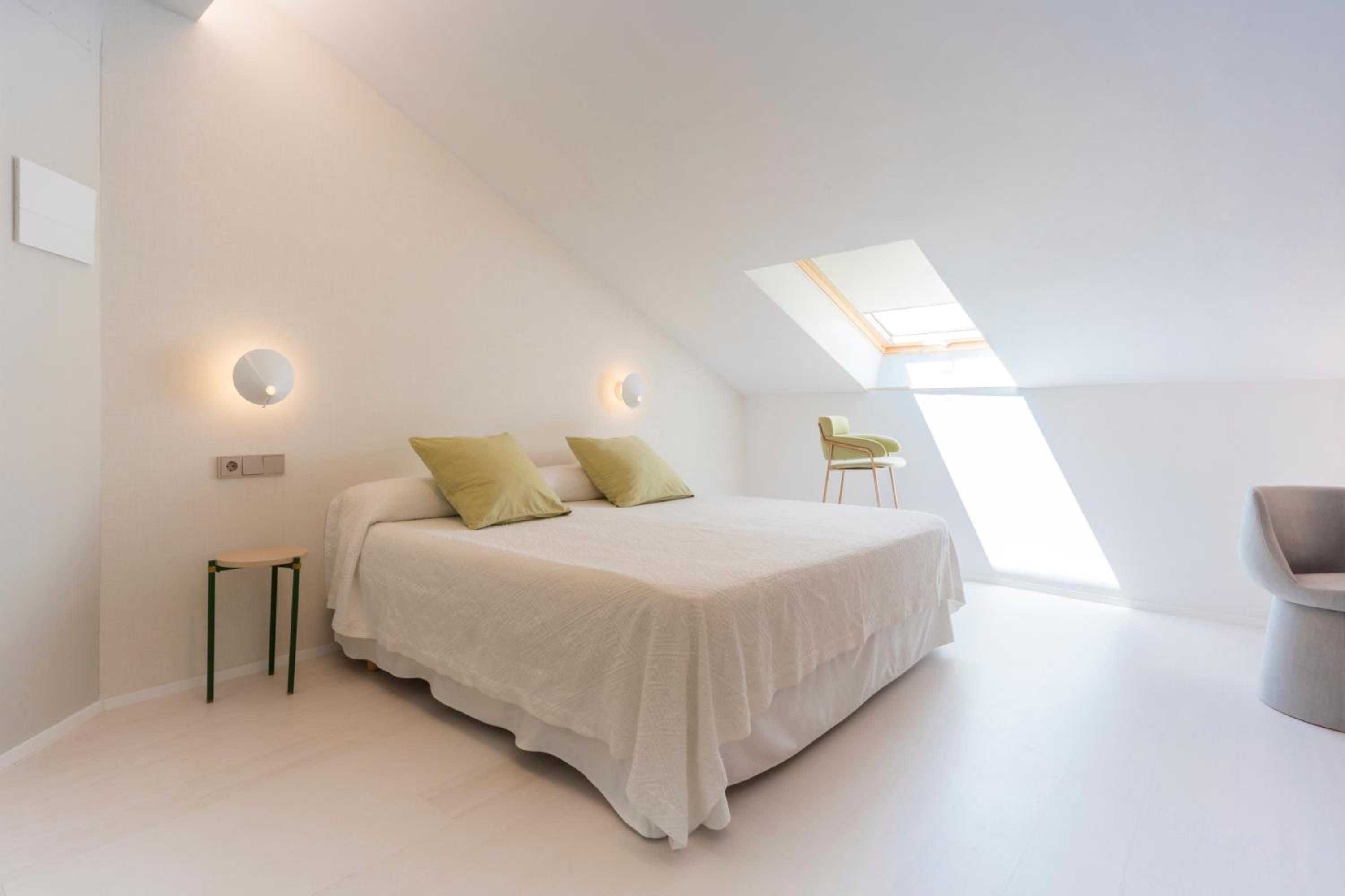 Deluxe Double or Twin Room with Views - Photo 12