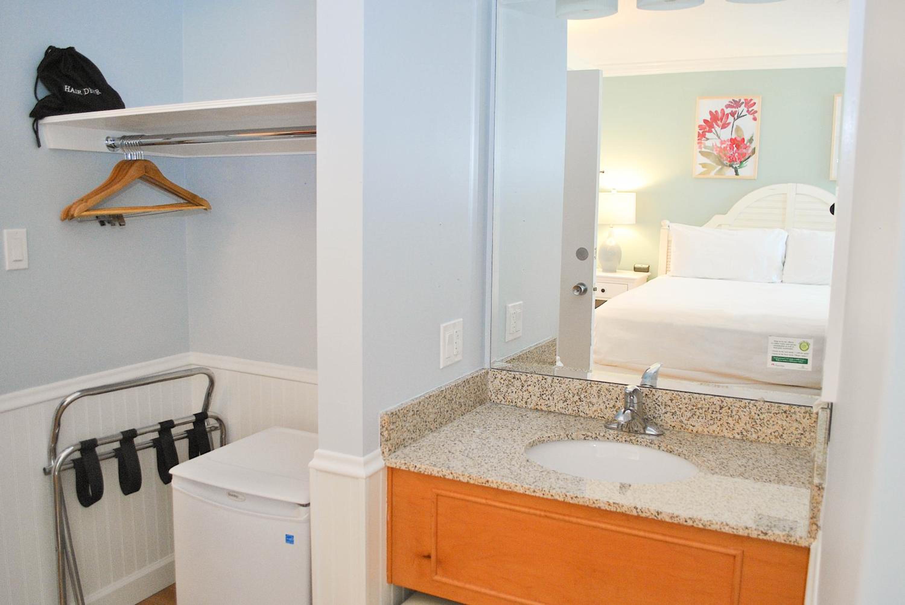 Standard Queen Room - Photo 4