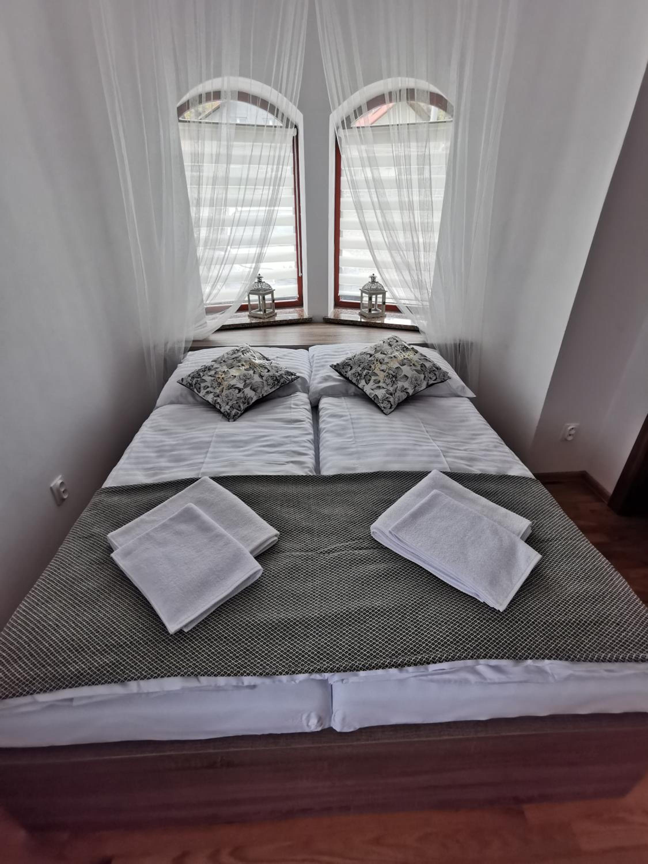 Deluxe Double Room with Extra Bed - Photo 2