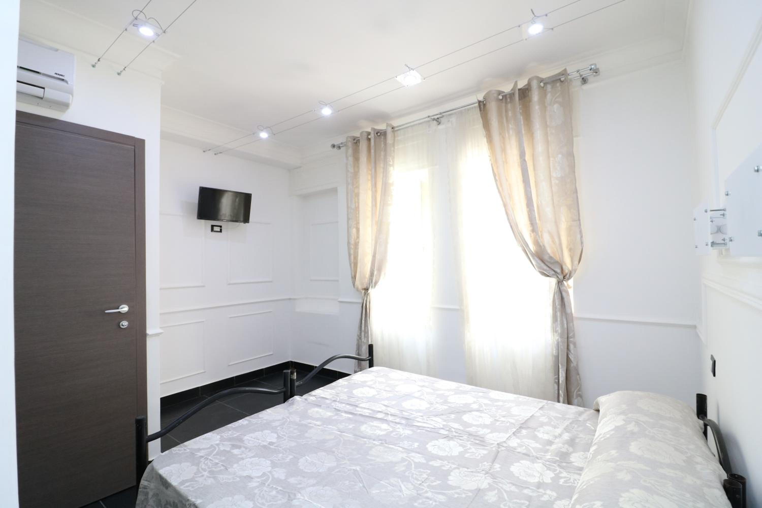 Small Double Room photo 1