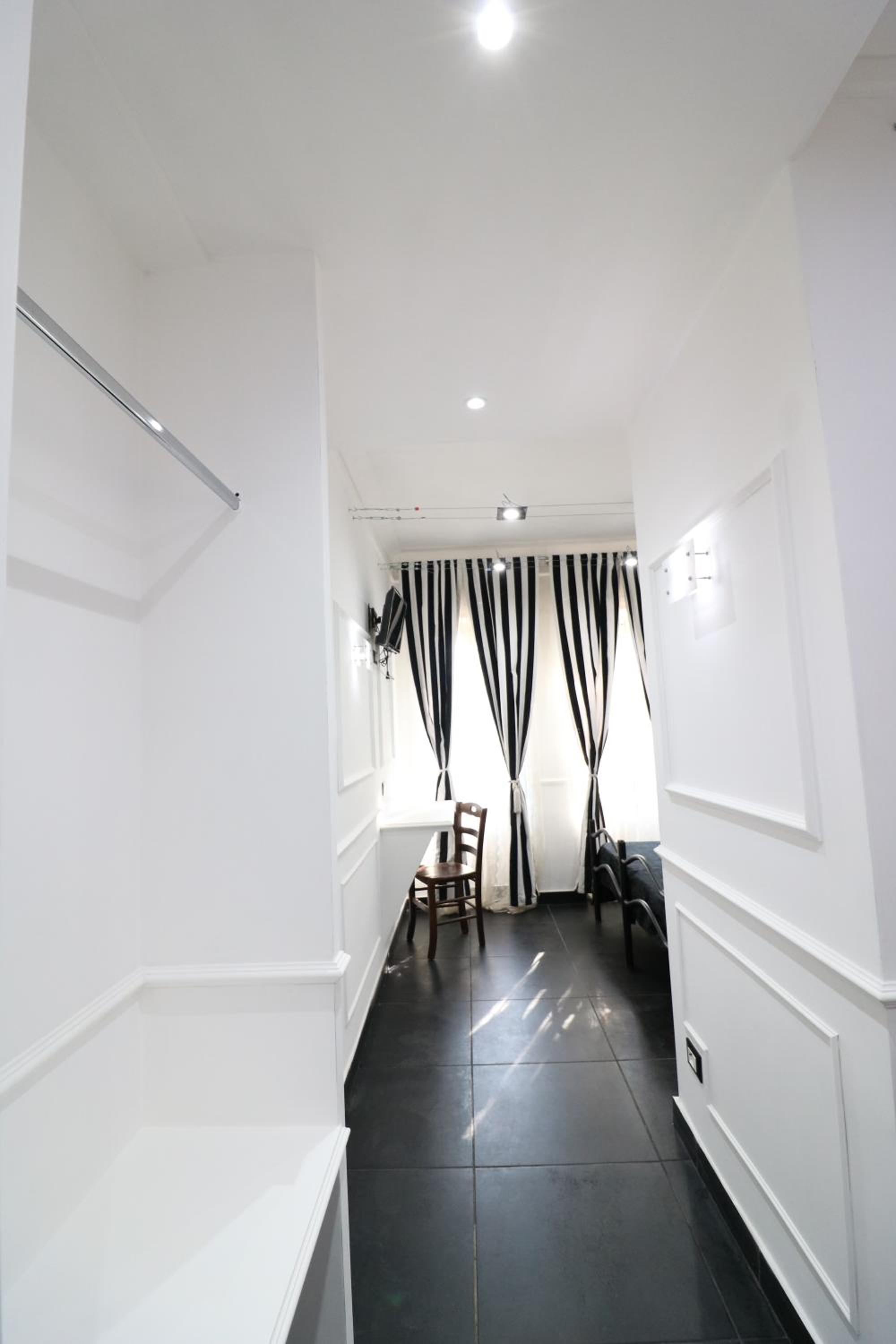 Bed in 4-Bed Male Dormitory Room photo 1