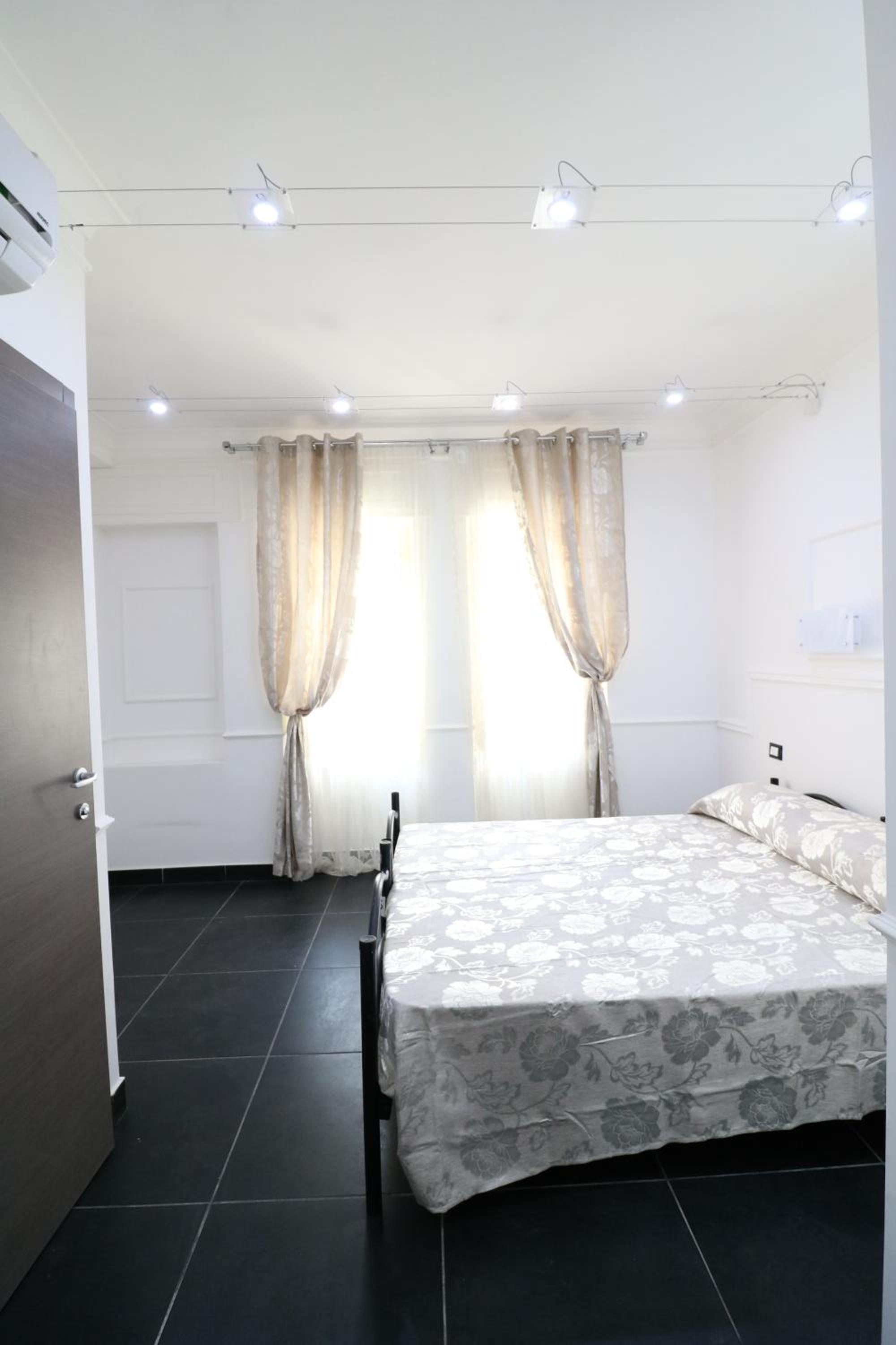 Bed in 4-Bed Male Dormitory Room photo 3