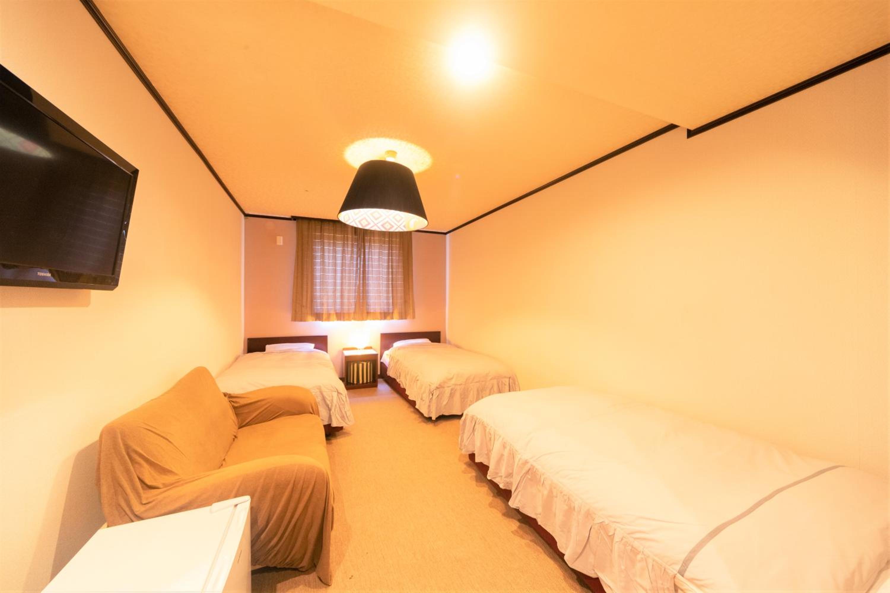 Triple Room with Private Bathroom and Toilet photo 1