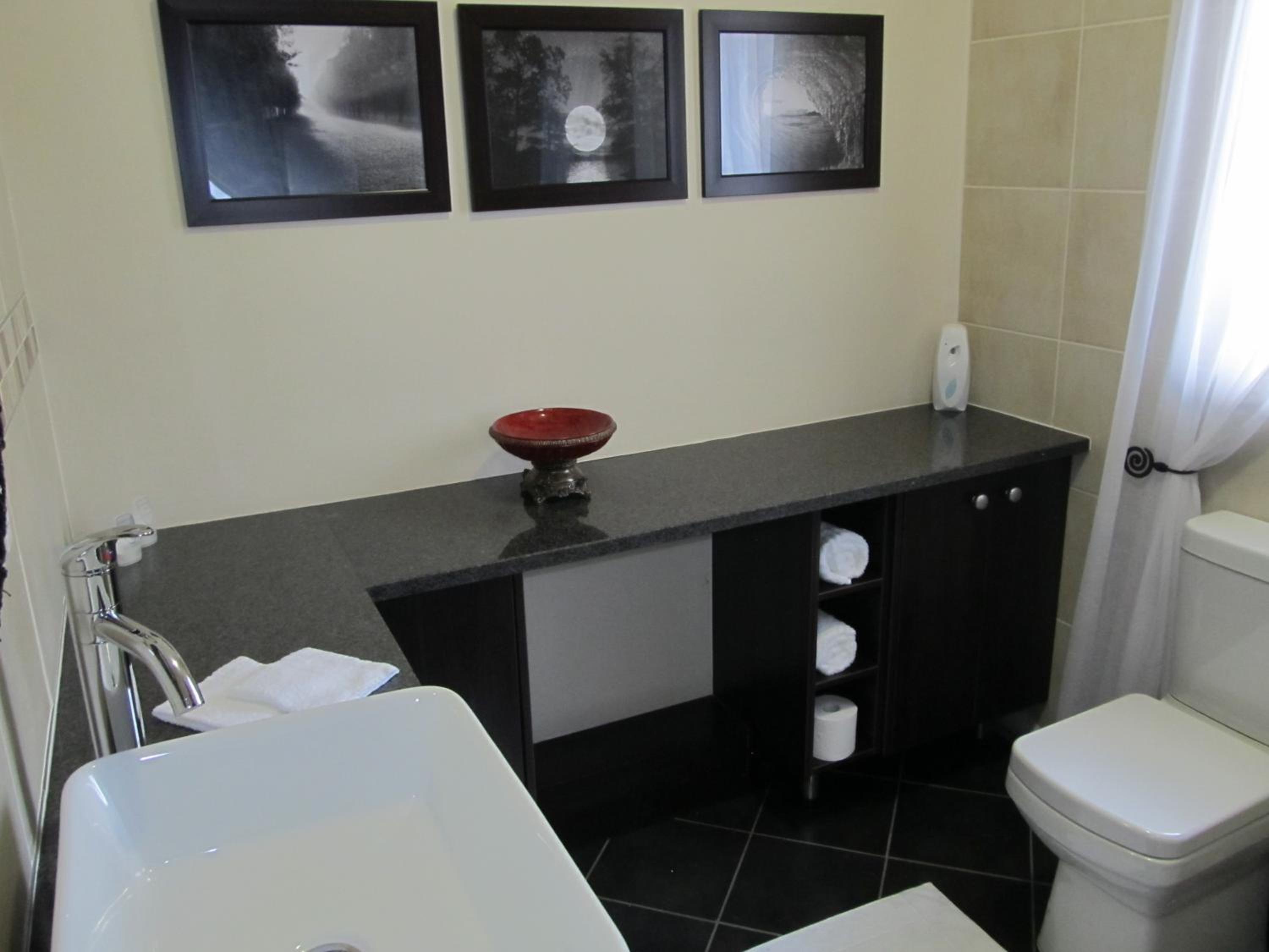 Standard Double Room - Photo 9