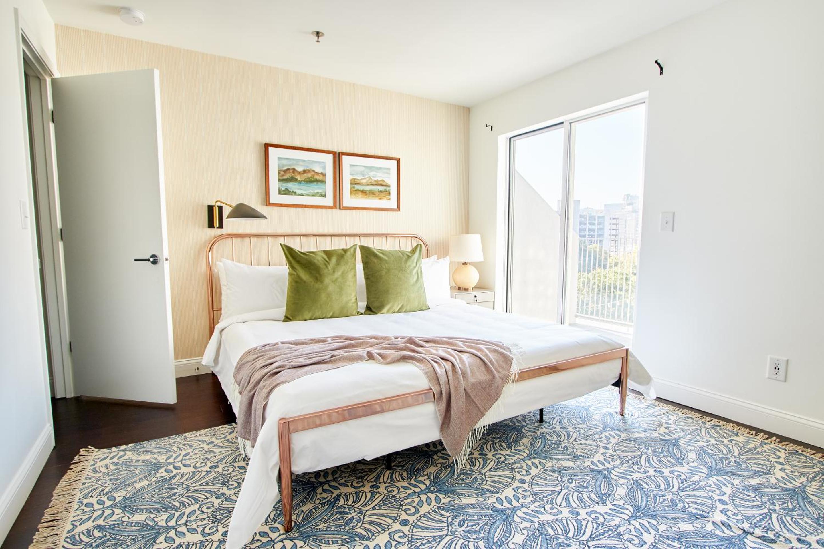 Two-Bedroom Apartment with Balcony - Photo 9