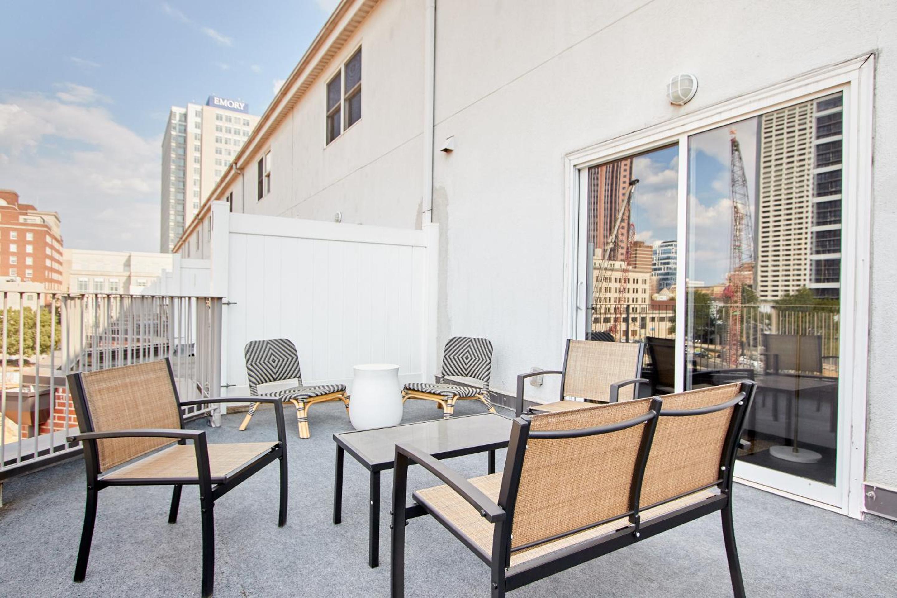 Two-Bedroom Apartment with Balcony - Photo 6
