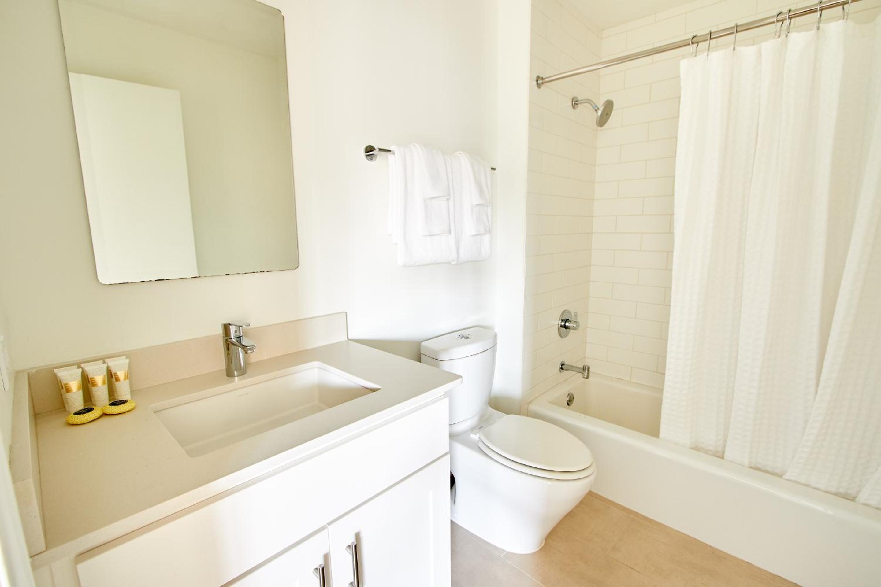Two-Bedroom Apartment with Balcony - Photo 2