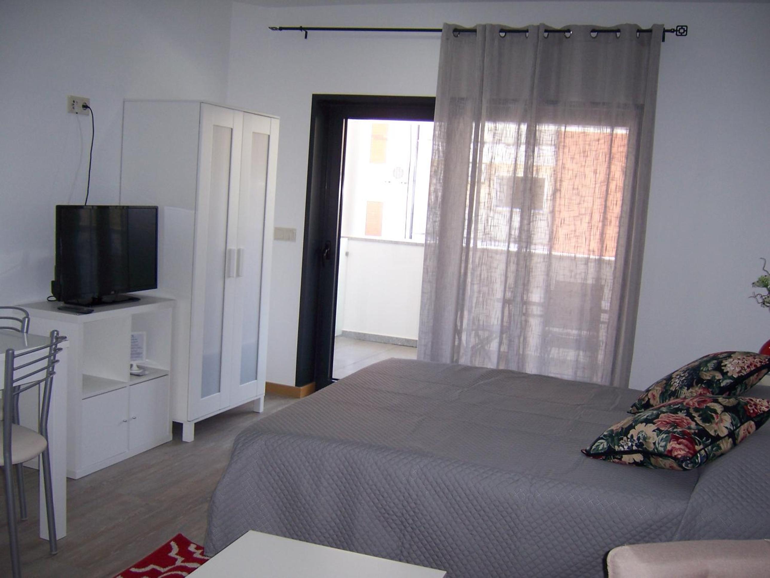 Studio Apartment - Photo 6