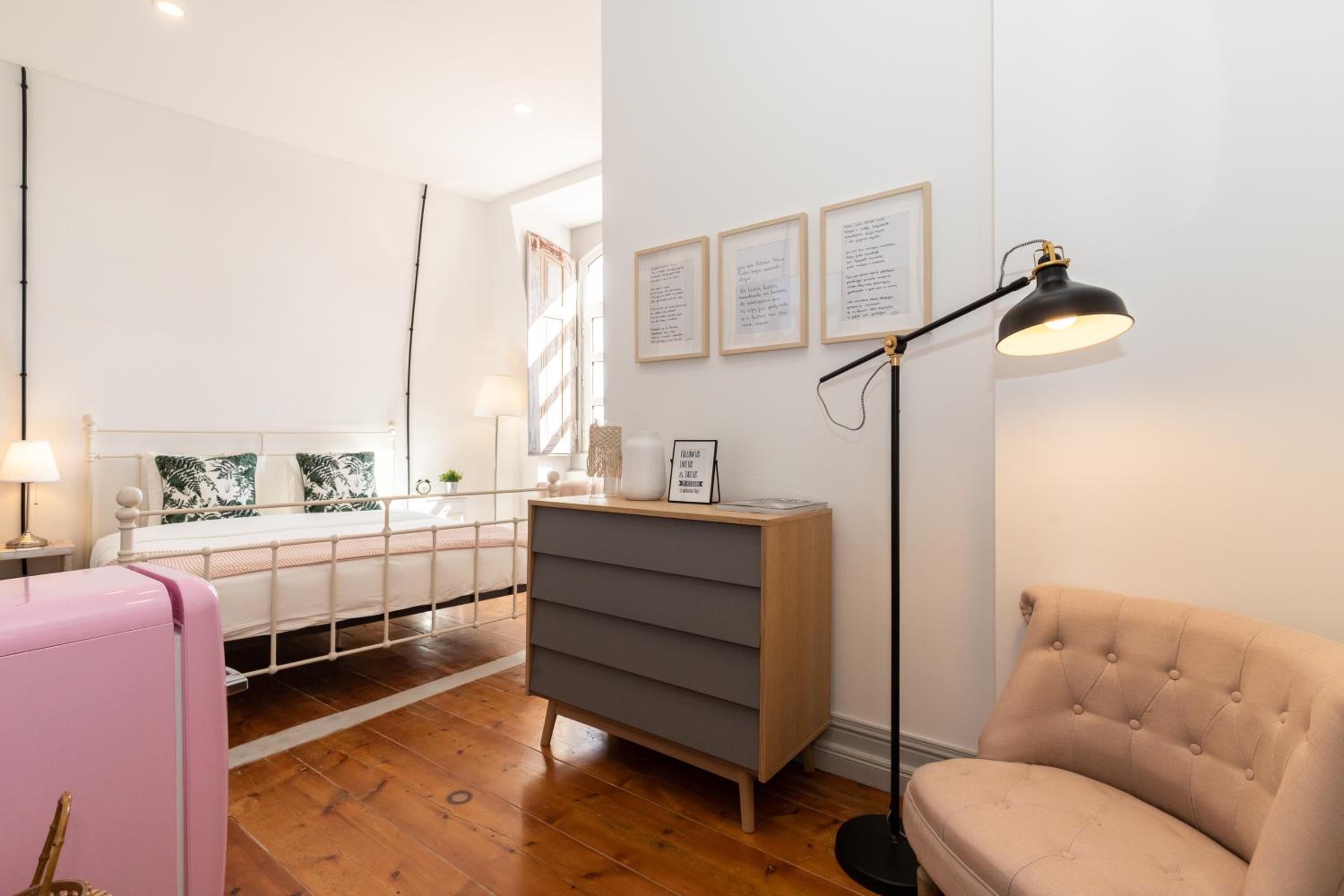 Superior Suite - Photo 7