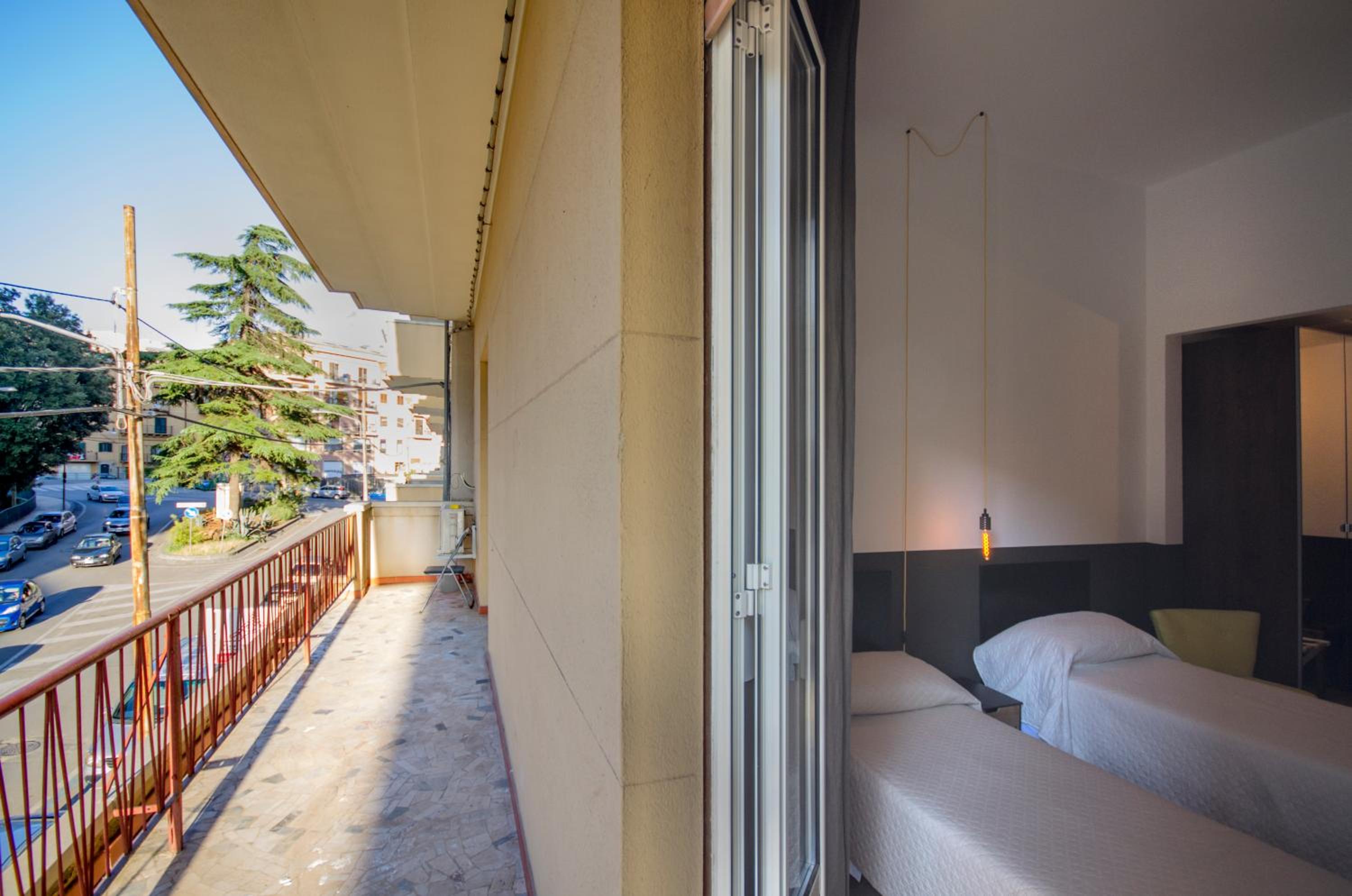 Quadruple Room with Private Bathroom - Photo 10