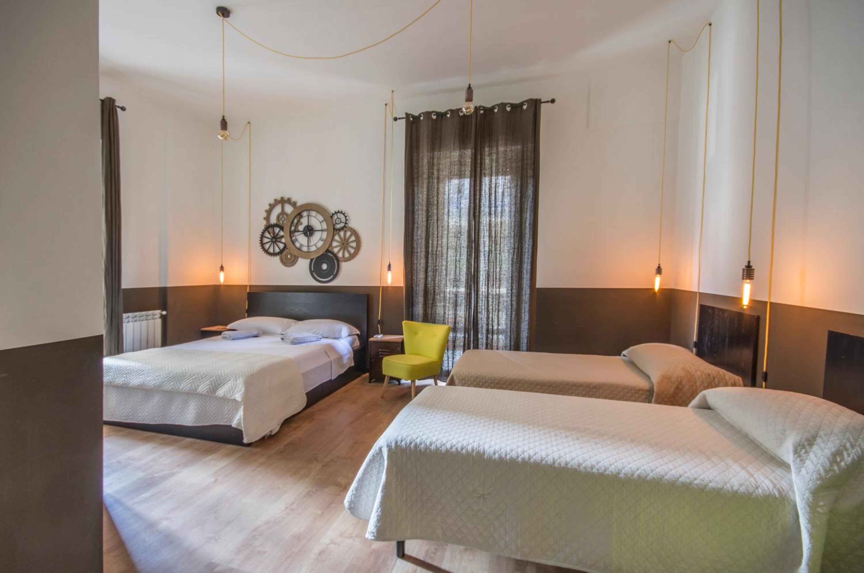 Quadruple Room with Private Bathroom - Photo 1