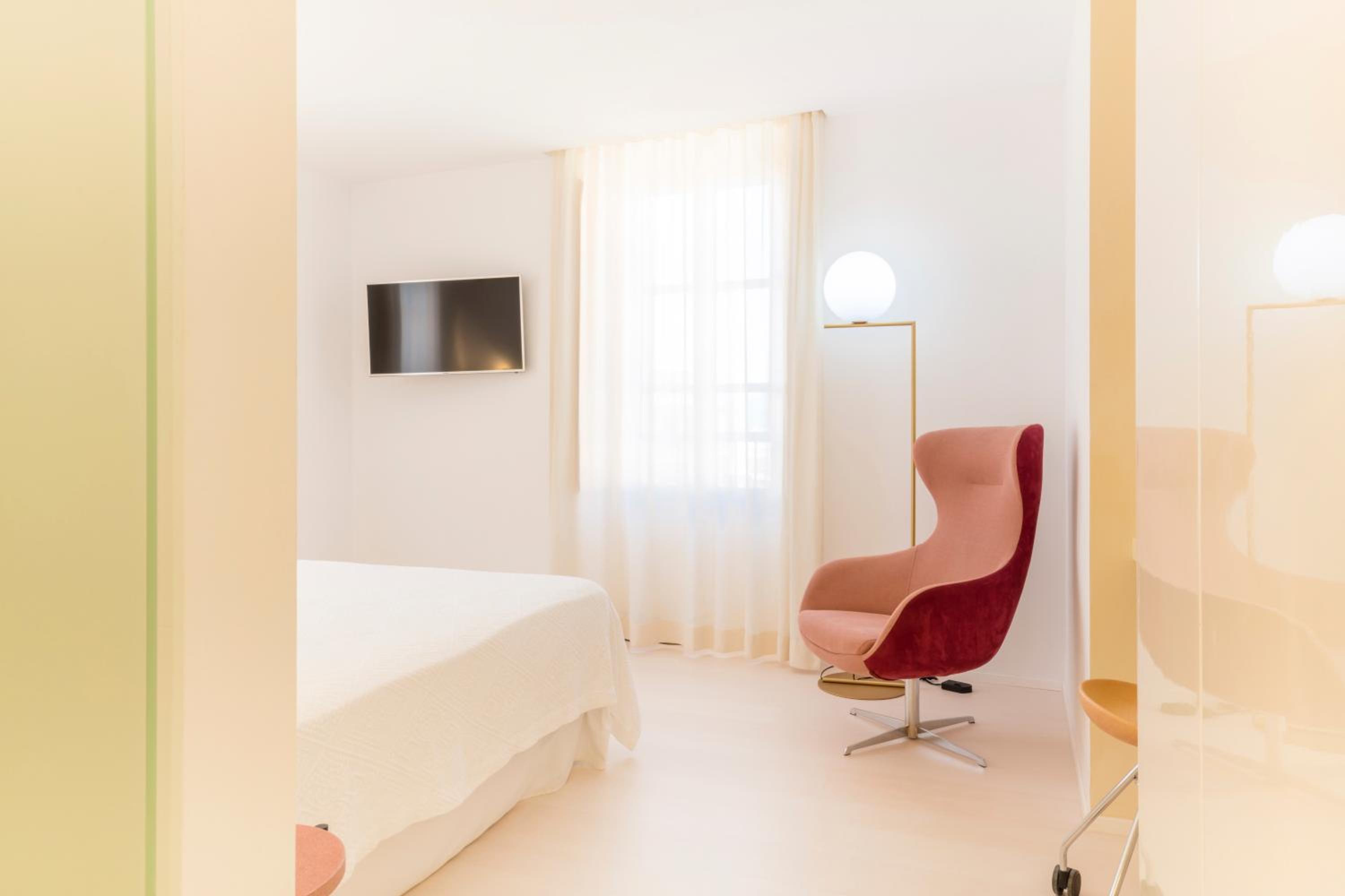 Deluxe Double or Twin Room with Views - Photo 1