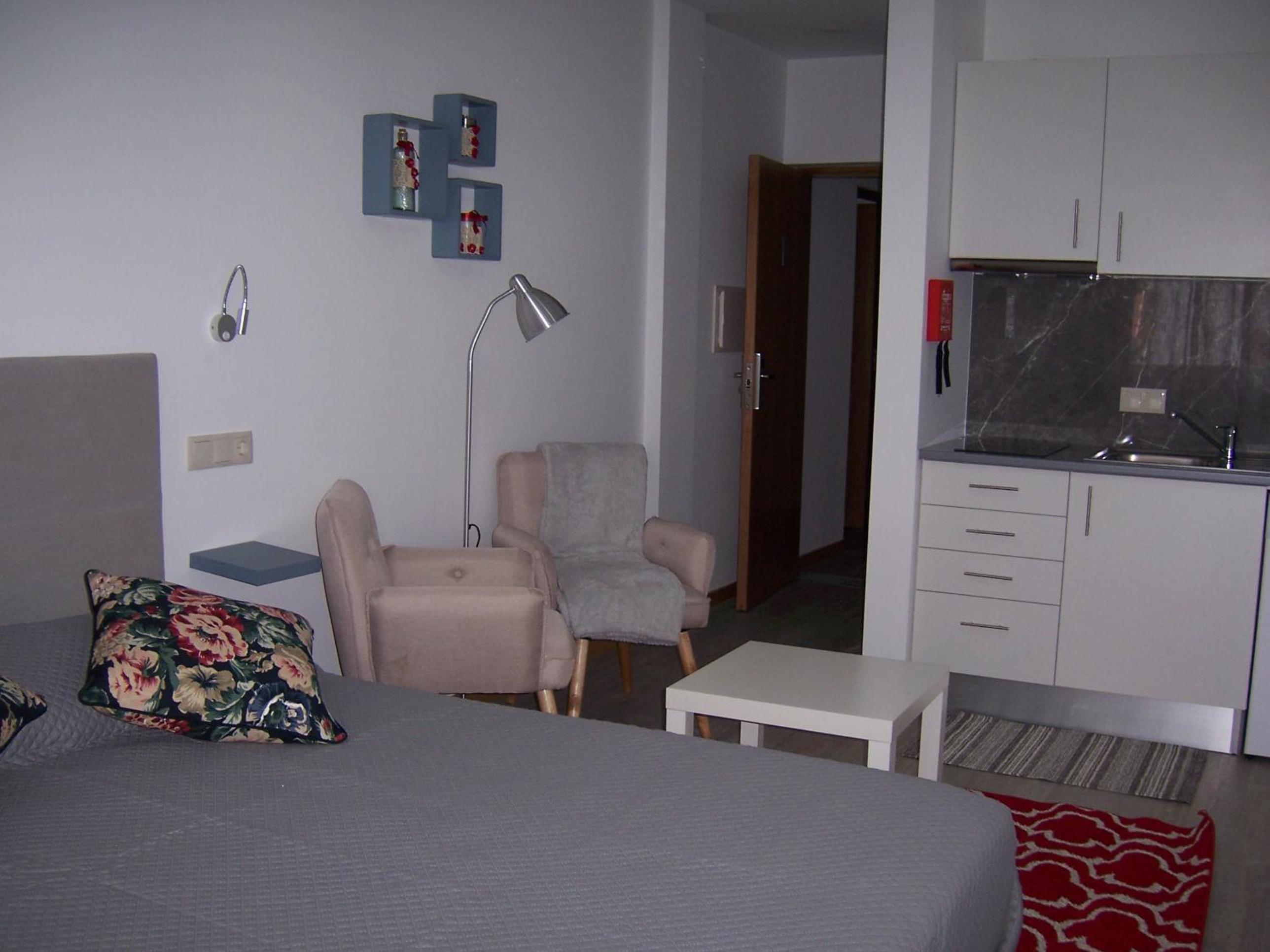 Studio Apartment - Photo 8