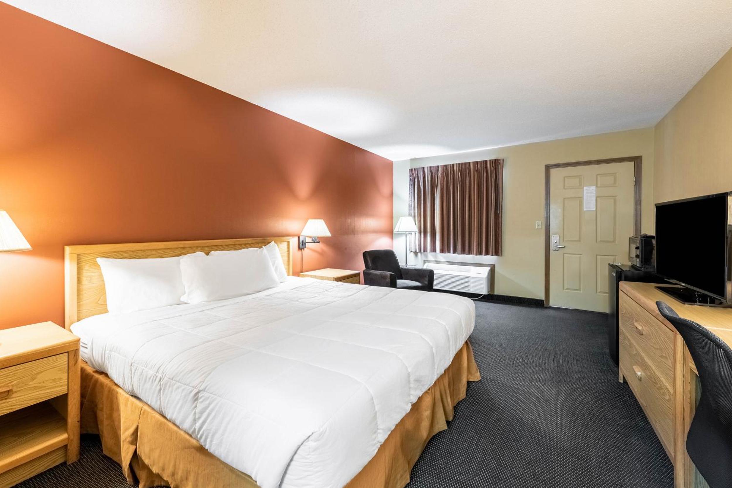 King Room - Non Smoking - Photo 1
