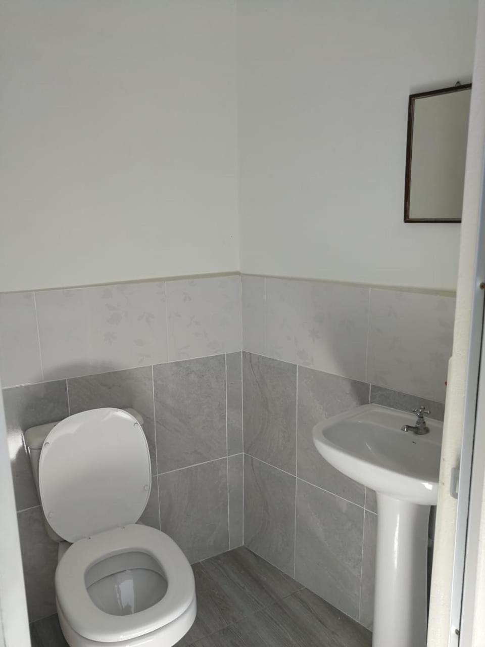 Double Room with Shared Bathroom photo 2