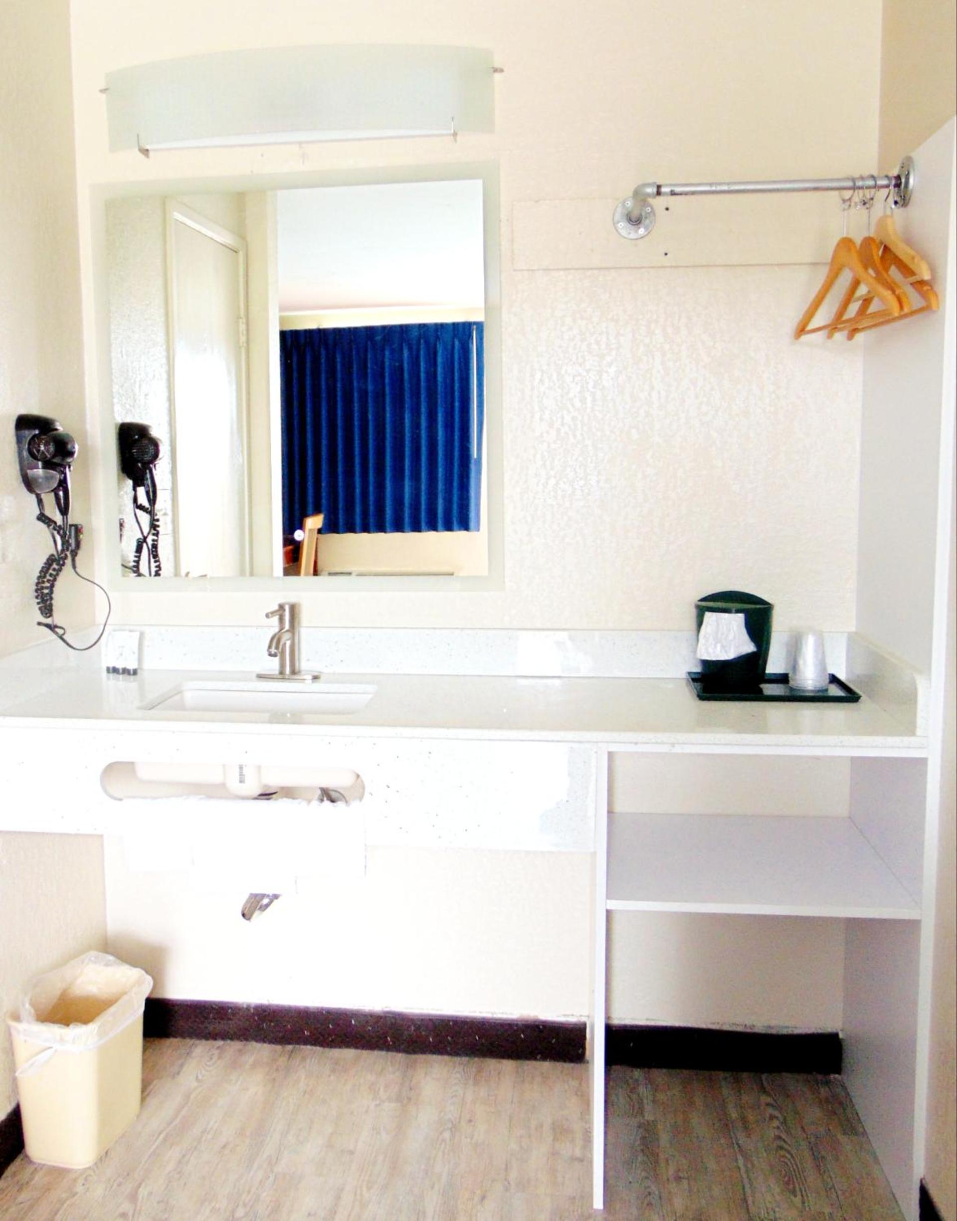 Double Room with Two Double Beds - Non-Smoking - Photo 10