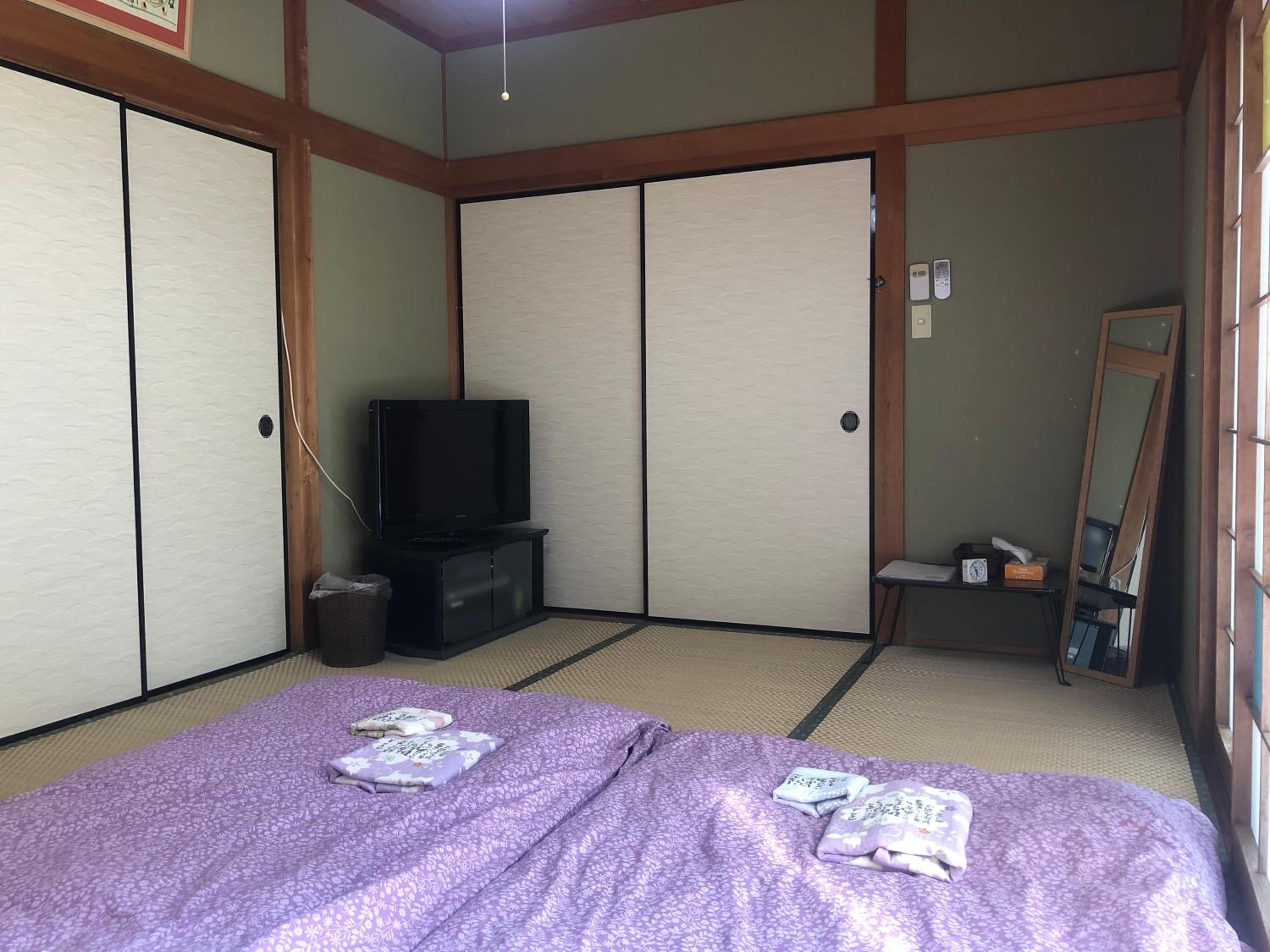 Economy Twin Room photo 3