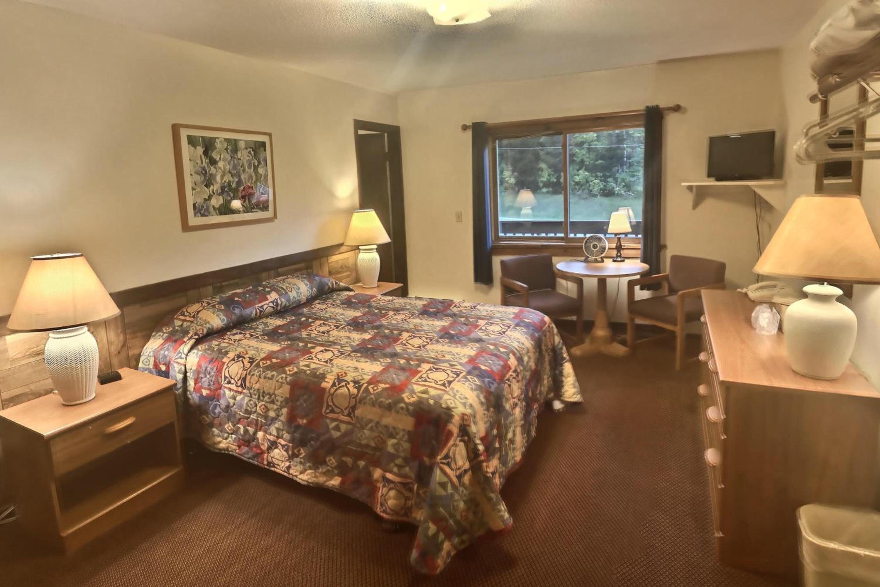 Queen Room photo 1