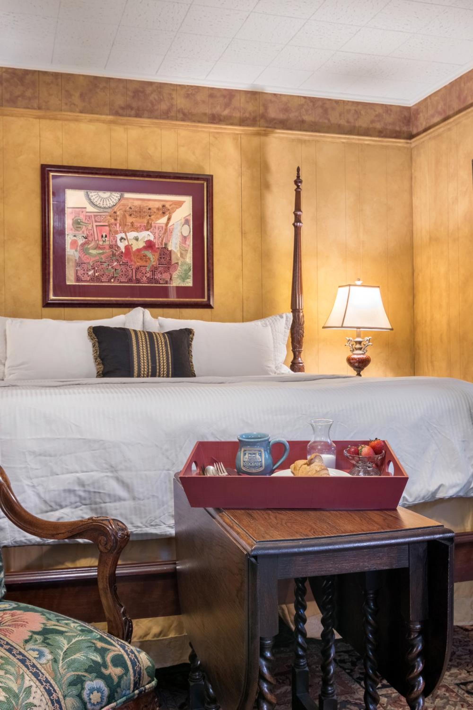 Deluxe King Suite photo 2