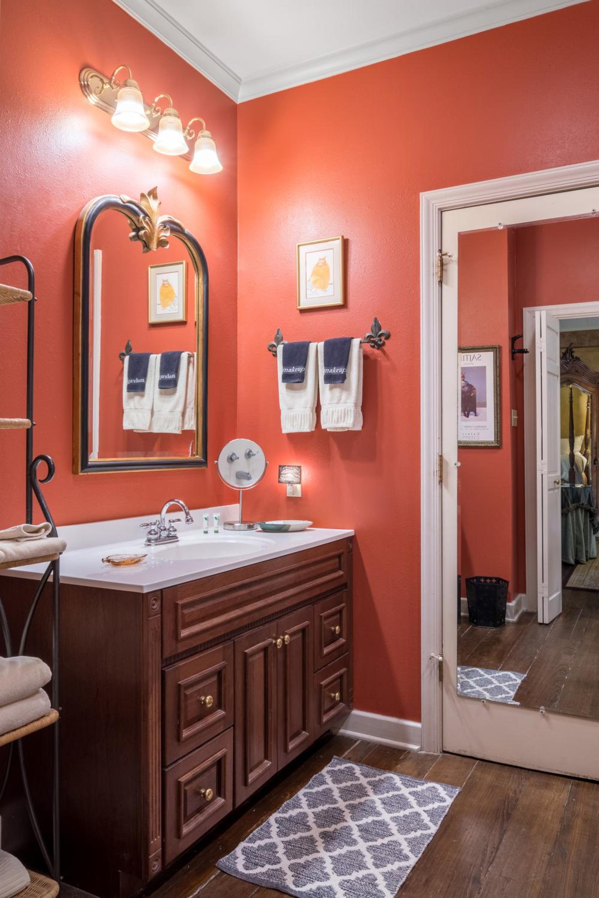 Deluxe King Suite photo 3