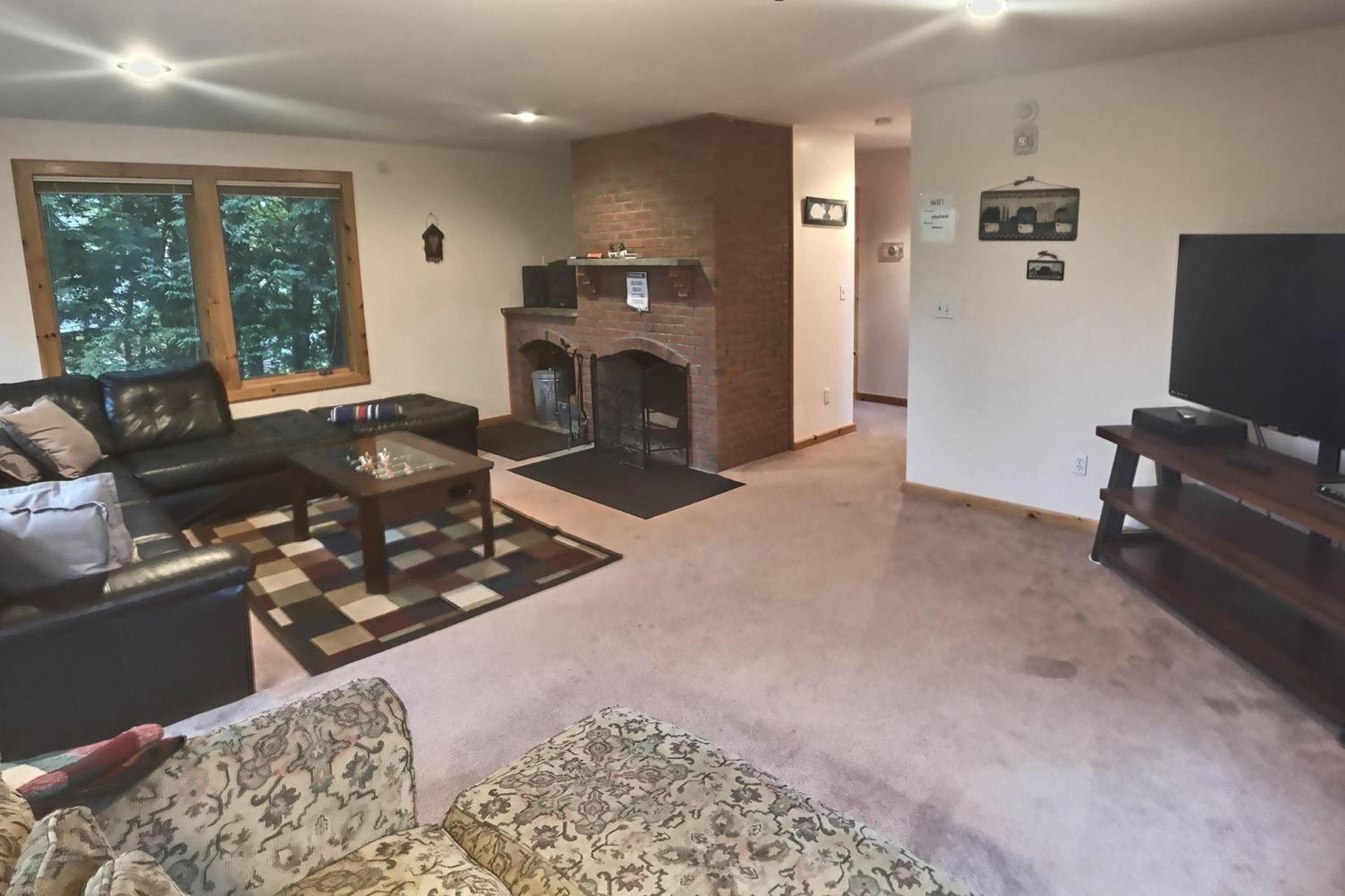Three-Bedroom Deluxe Suite photo 1