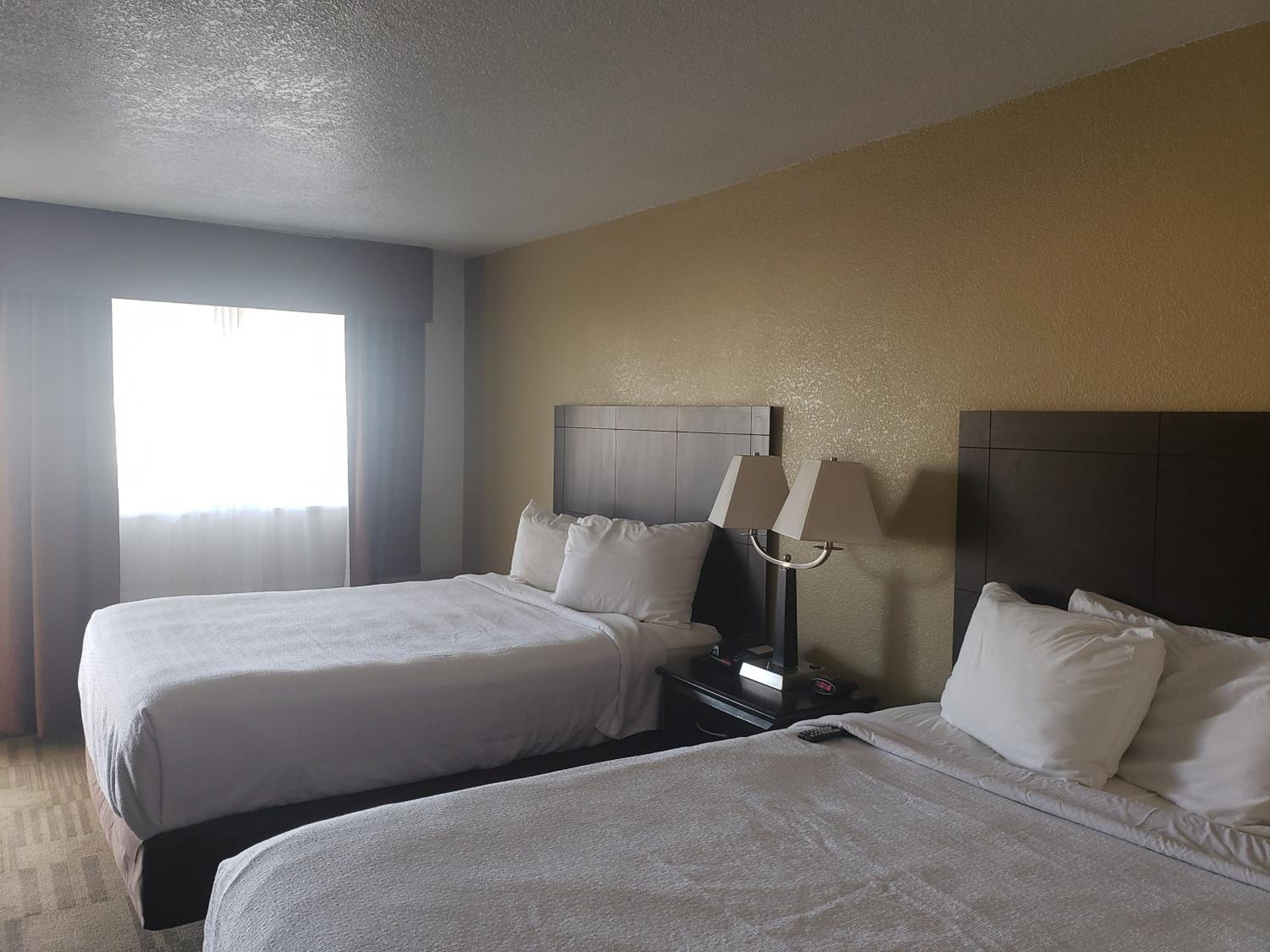 Queen Room with Two Queen Beds - Exterior Entrance - Photo 2