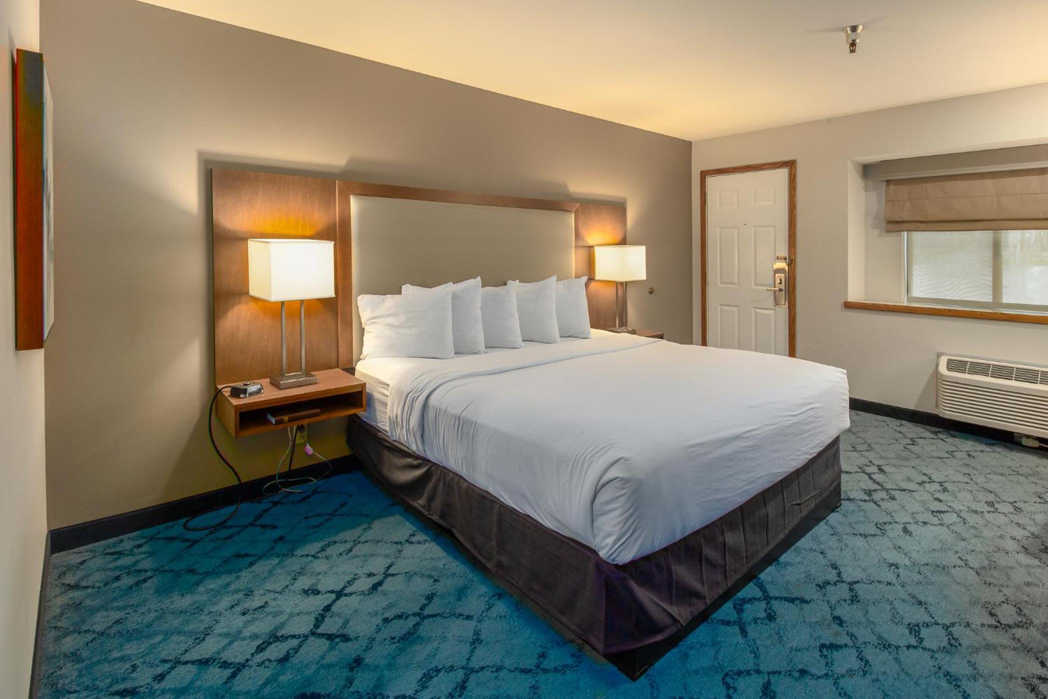 King Room with River View - Photo 6
