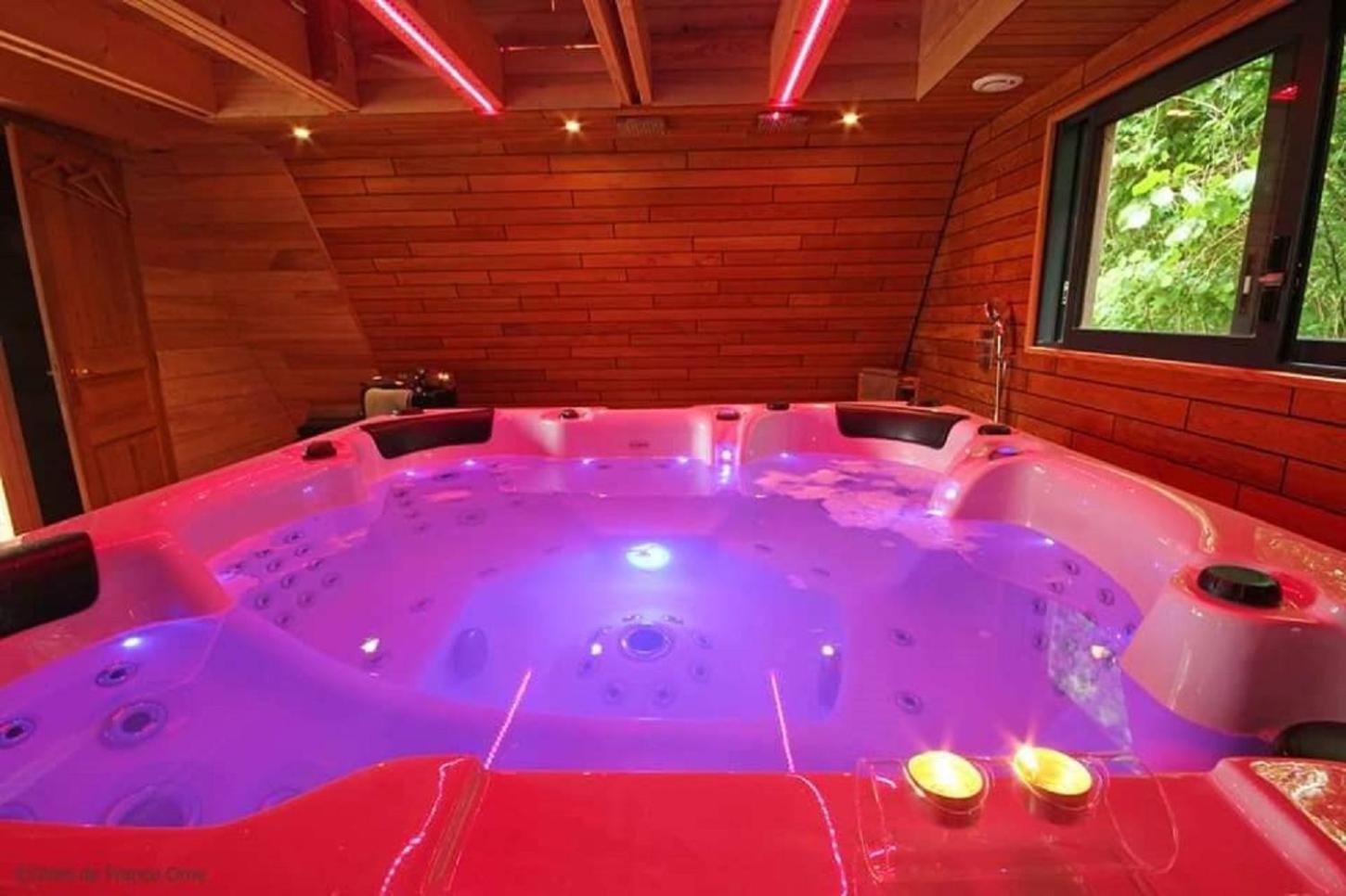Double Room with Hot Tub photo 2