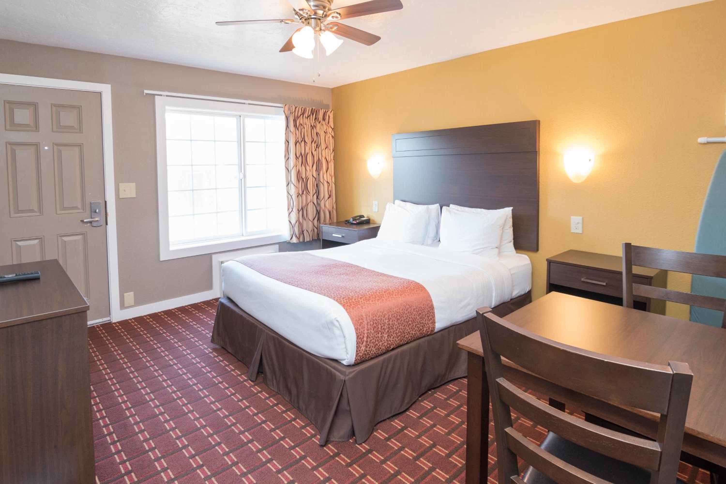 1 Queen Suite