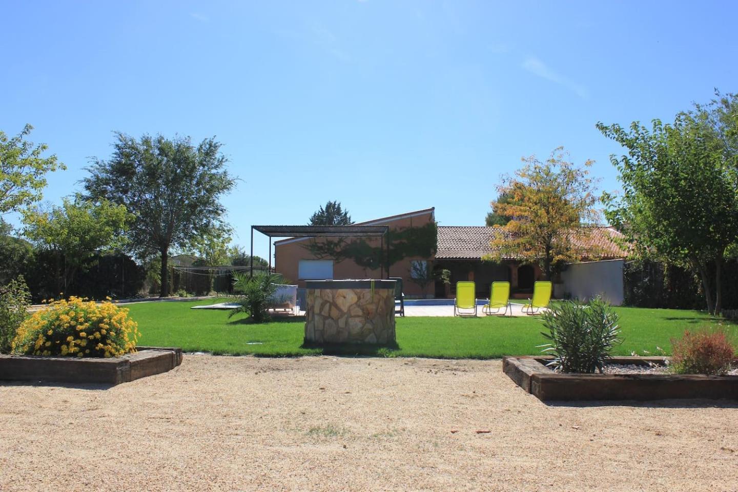 Four-Bedroom House photo 2