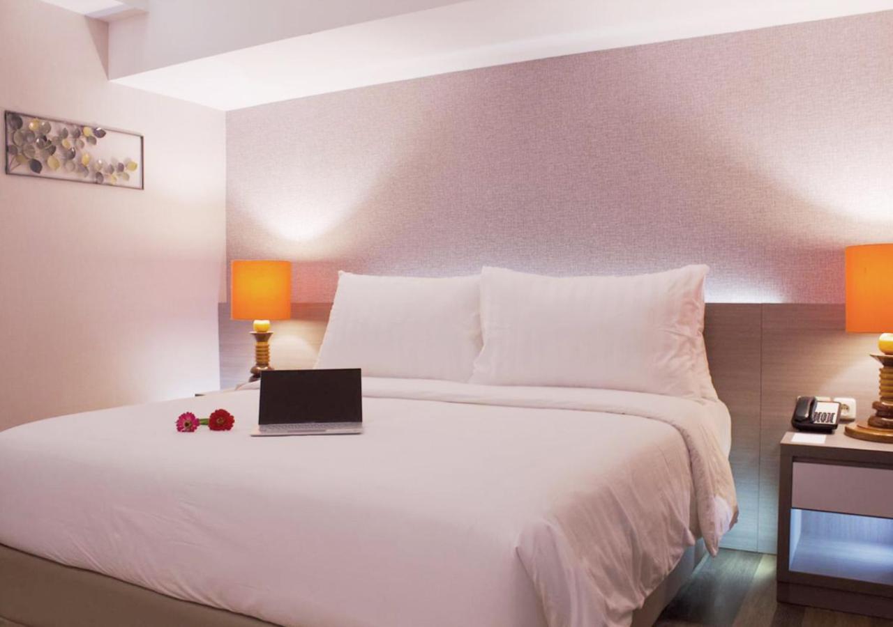 Deluxe King Room - Photo 3
