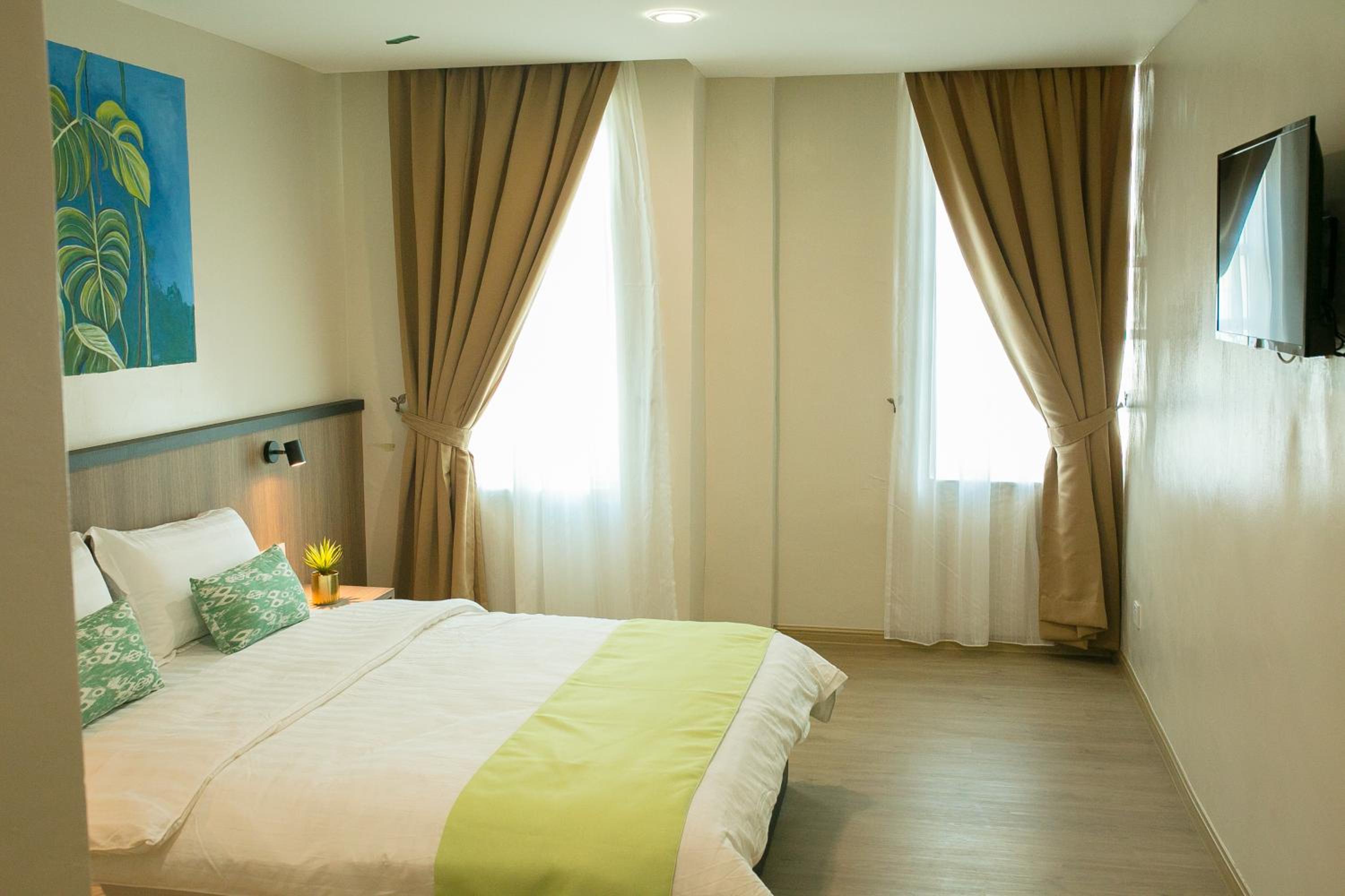 Standard Queen Room