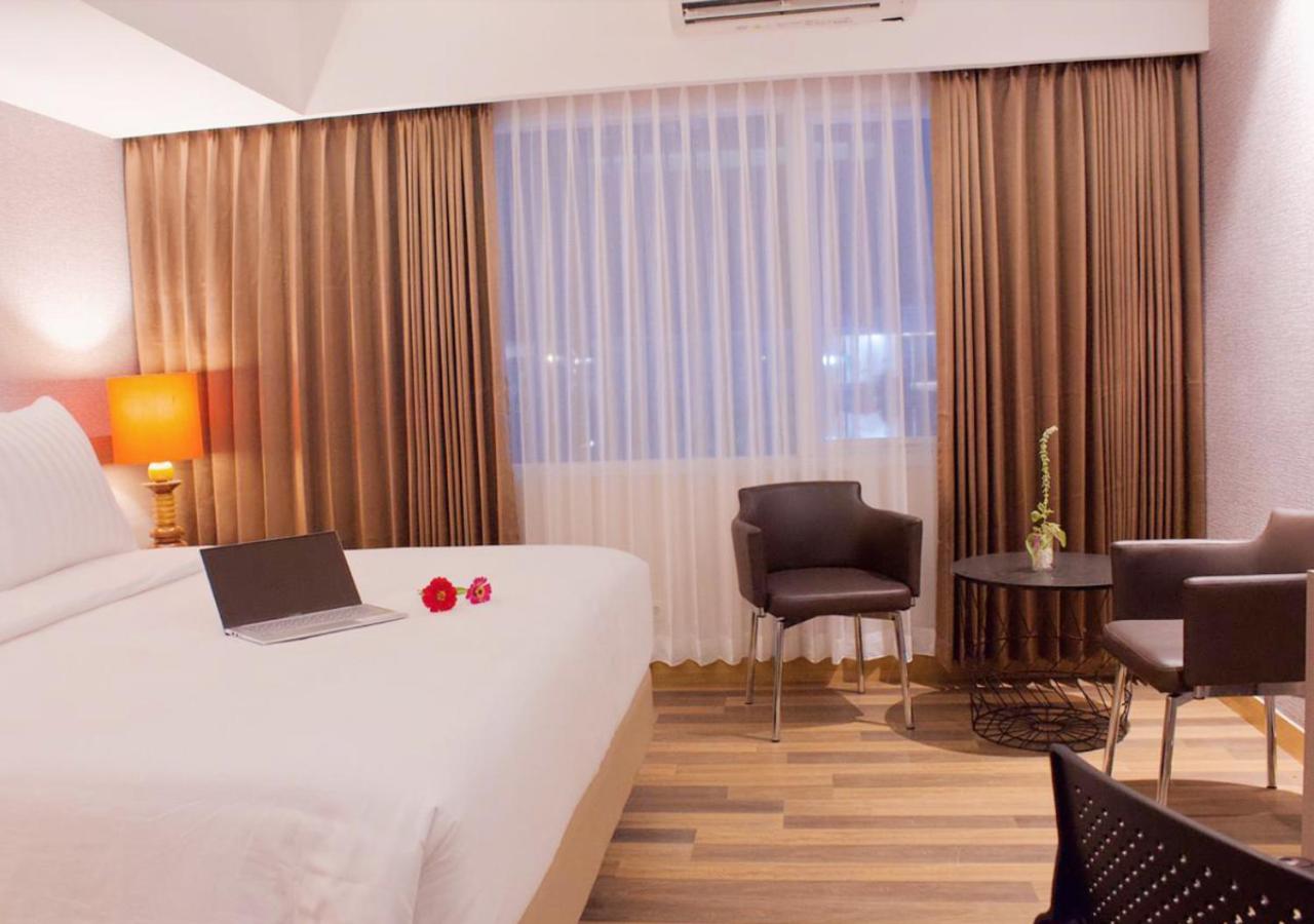 Deluxe King Room - Photo 4