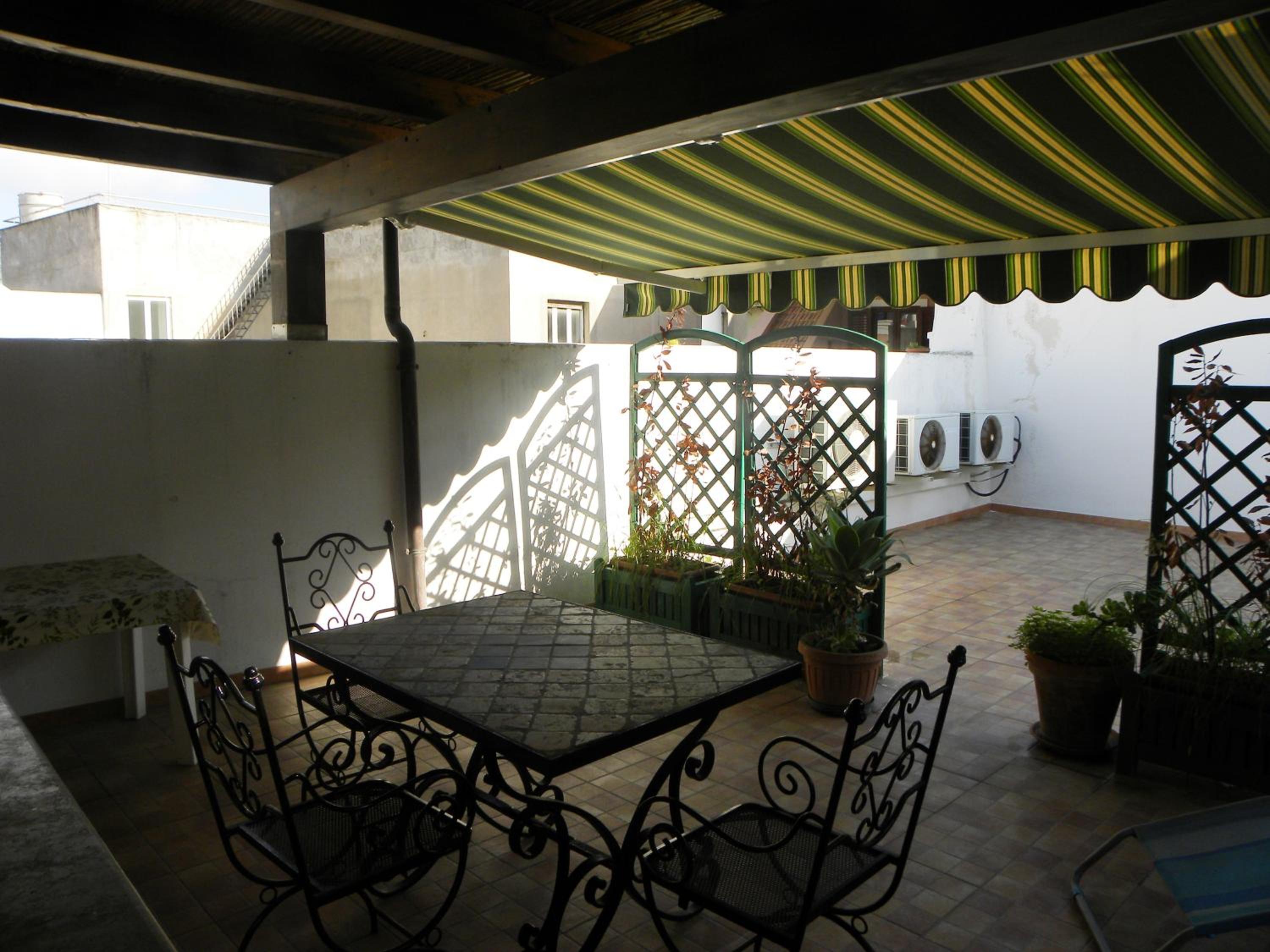 Studio with External Kitchenette (2 Adults) - Photo 12