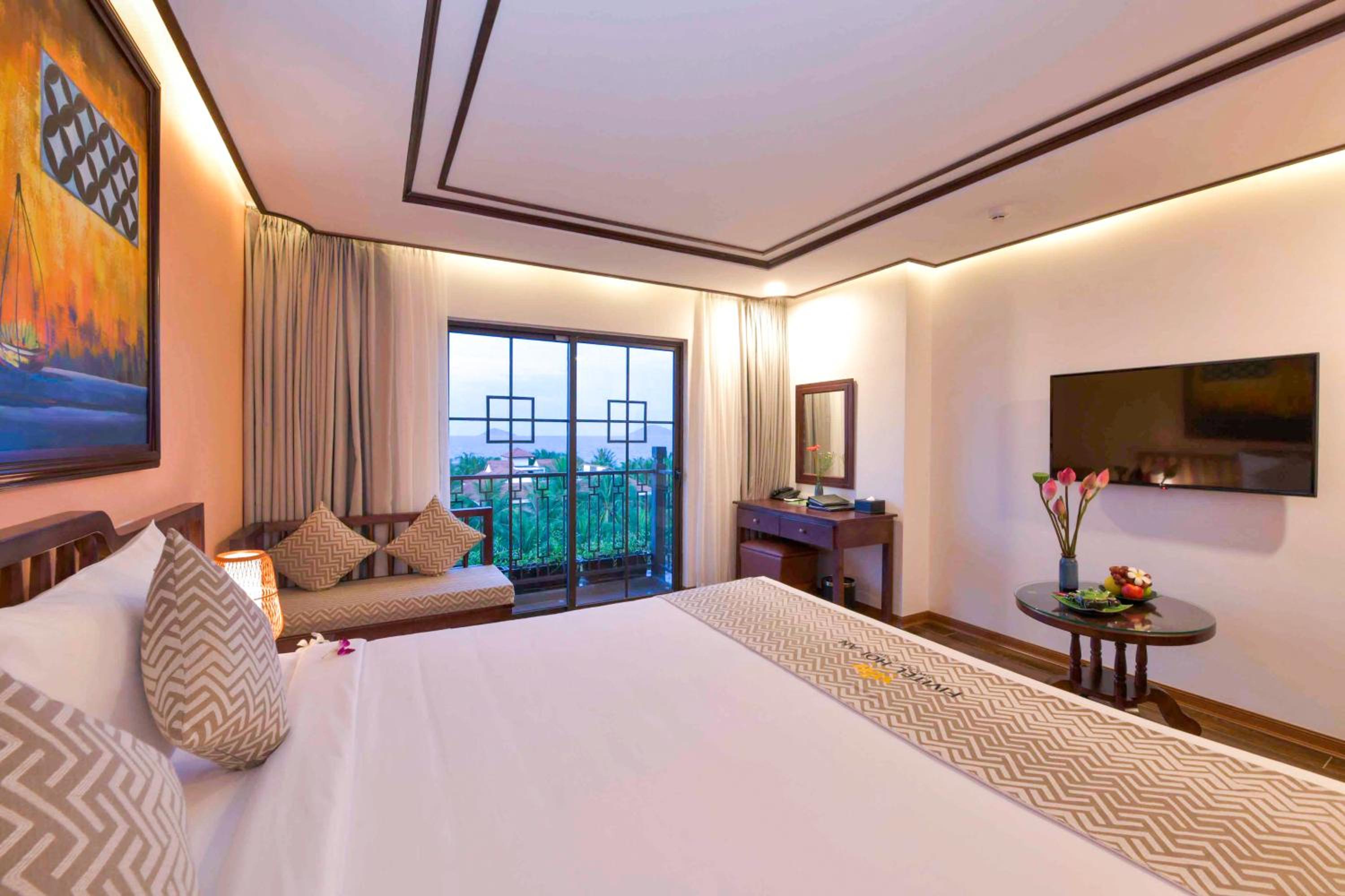 Deluxe Double Room with Partial Ocean View - Photo 1