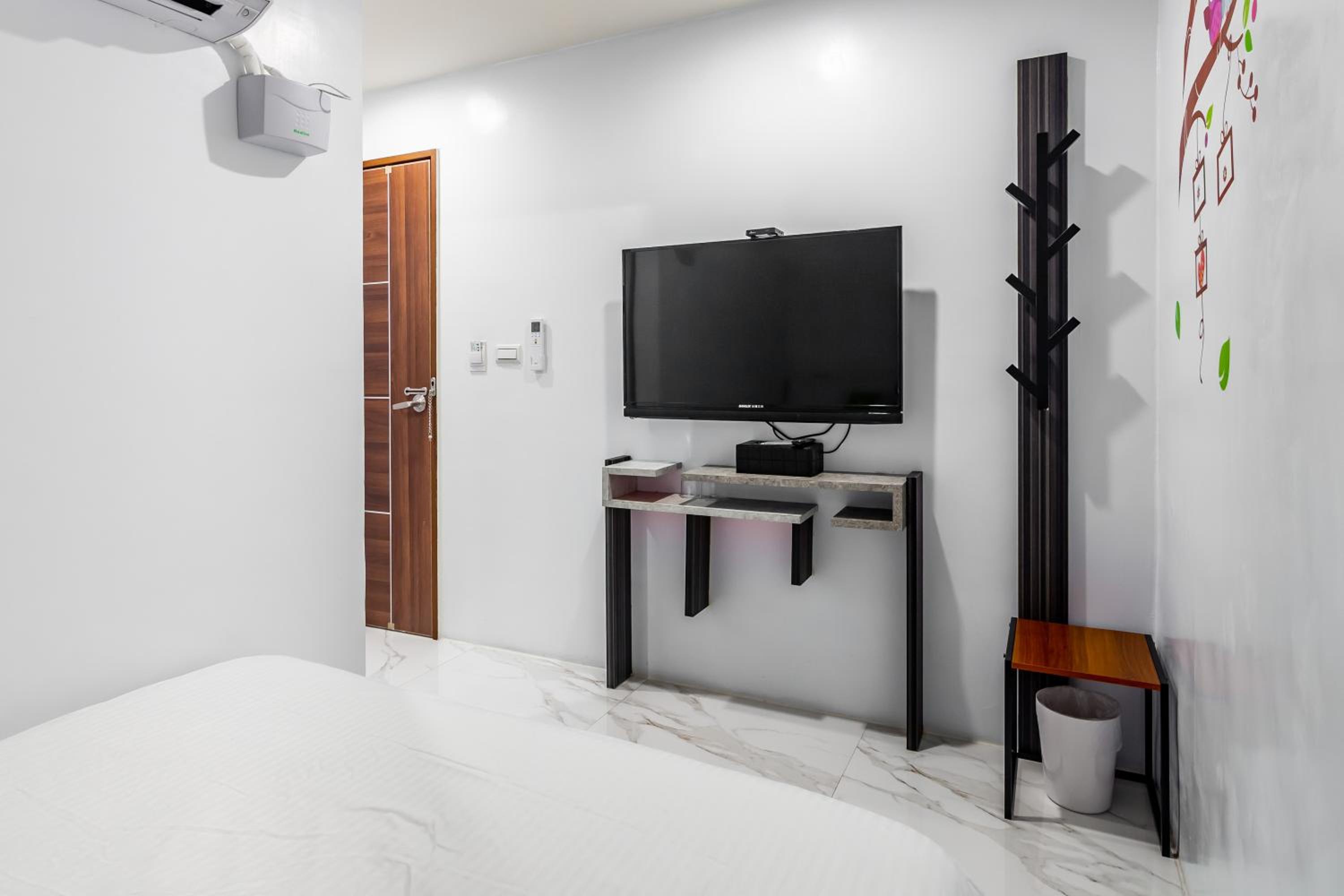 Double Room - No Window photo 3