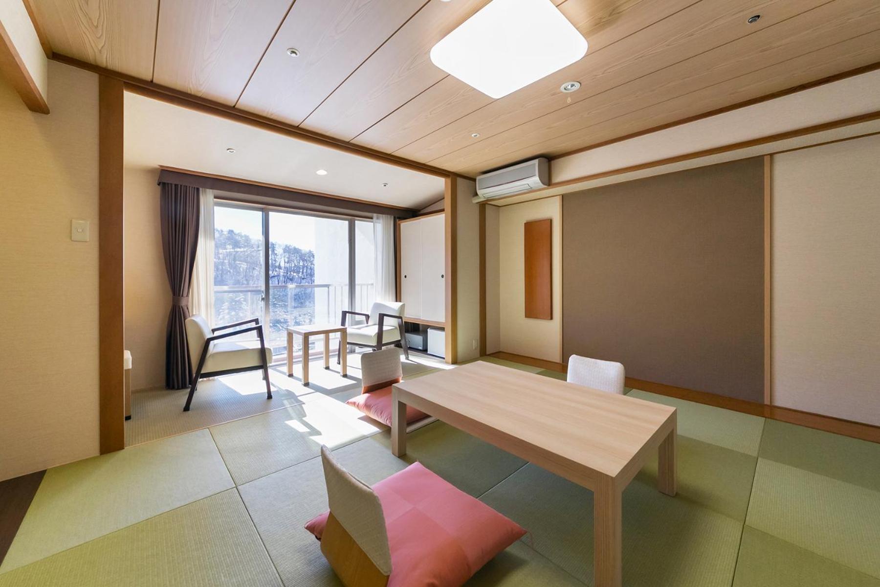 Japanese-Style Superior Family Room  photo 3
