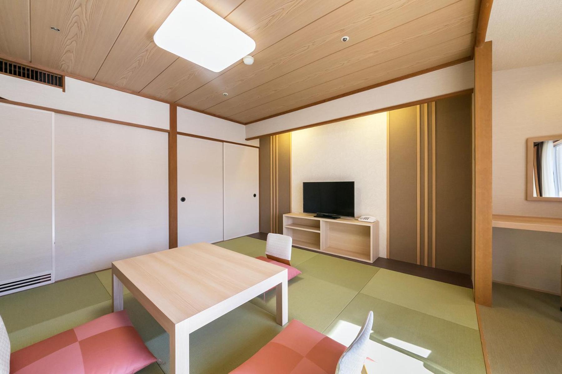 Japanese-Style Superior Family Room  photo 2